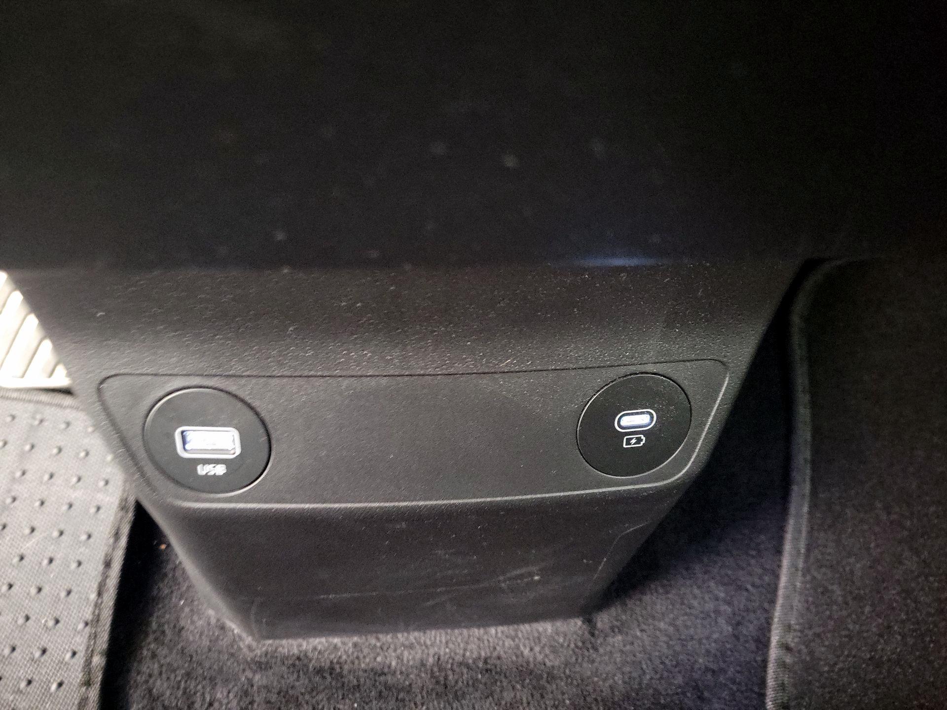 Thumbnail: 2022 Kia EV6 - 19