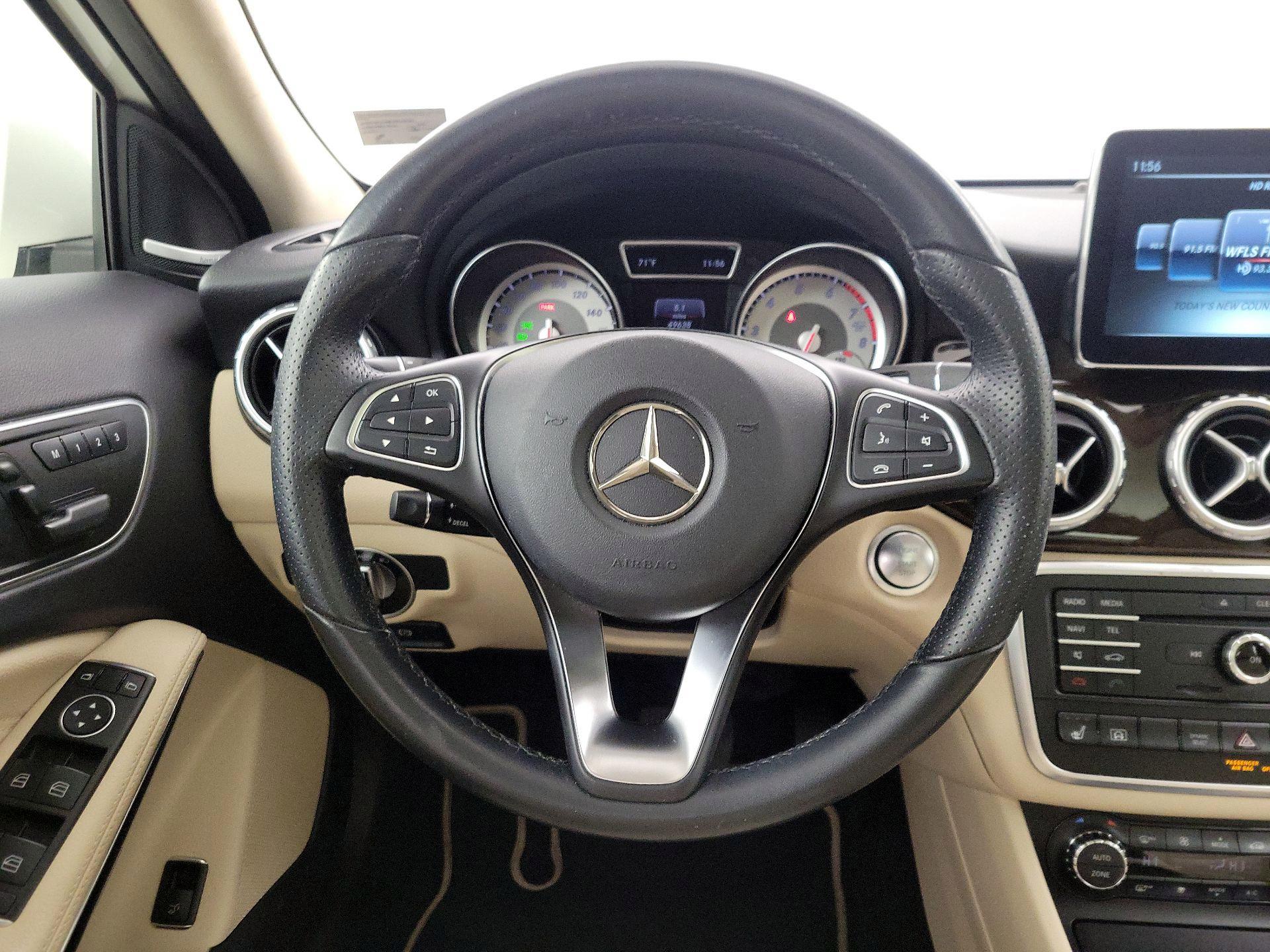 Thumbnail: 2016 Mercedes-Benz GLA - 10