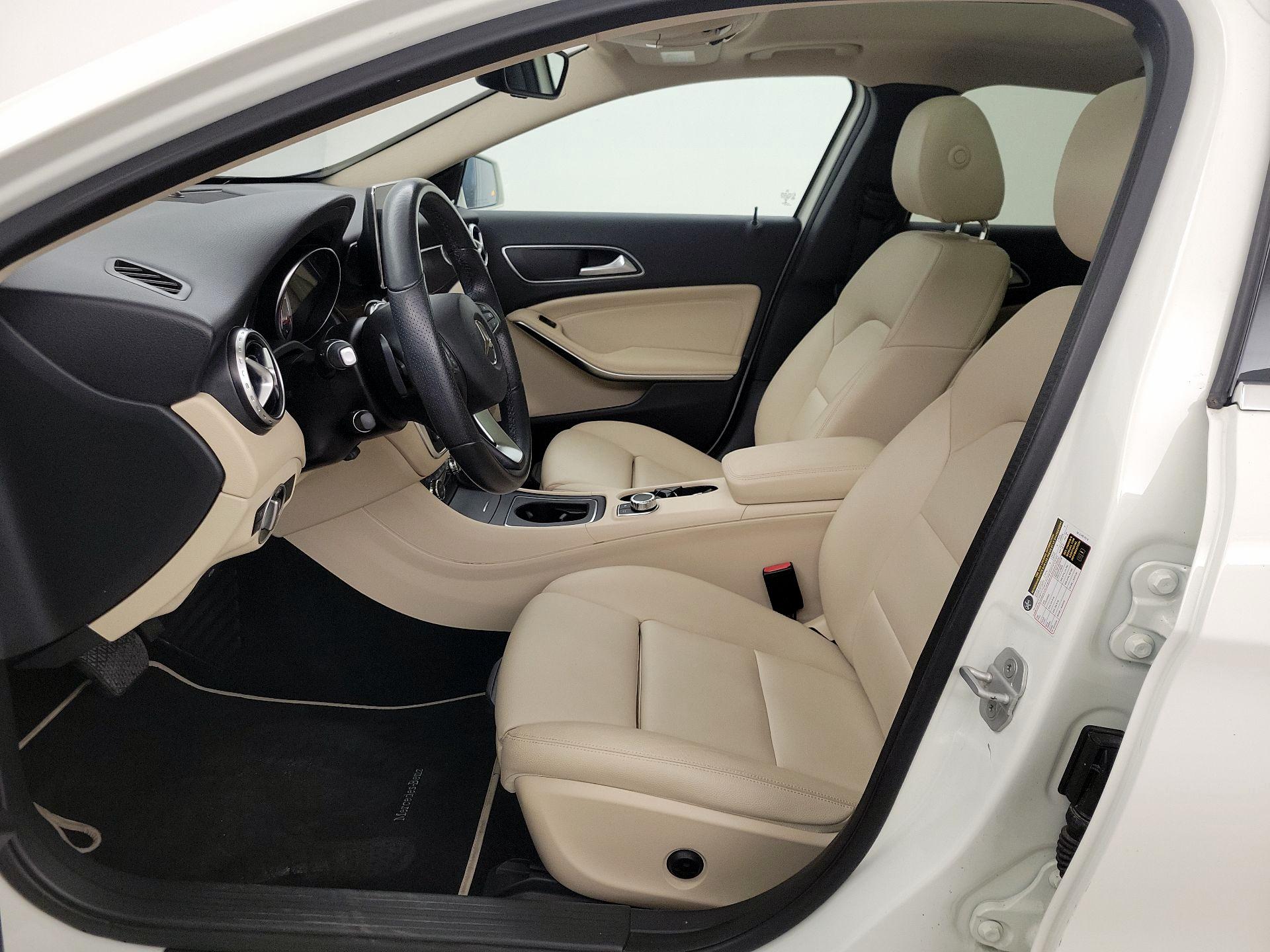 Thumbnail: 2016 Mercedes-Benz GLA - 11