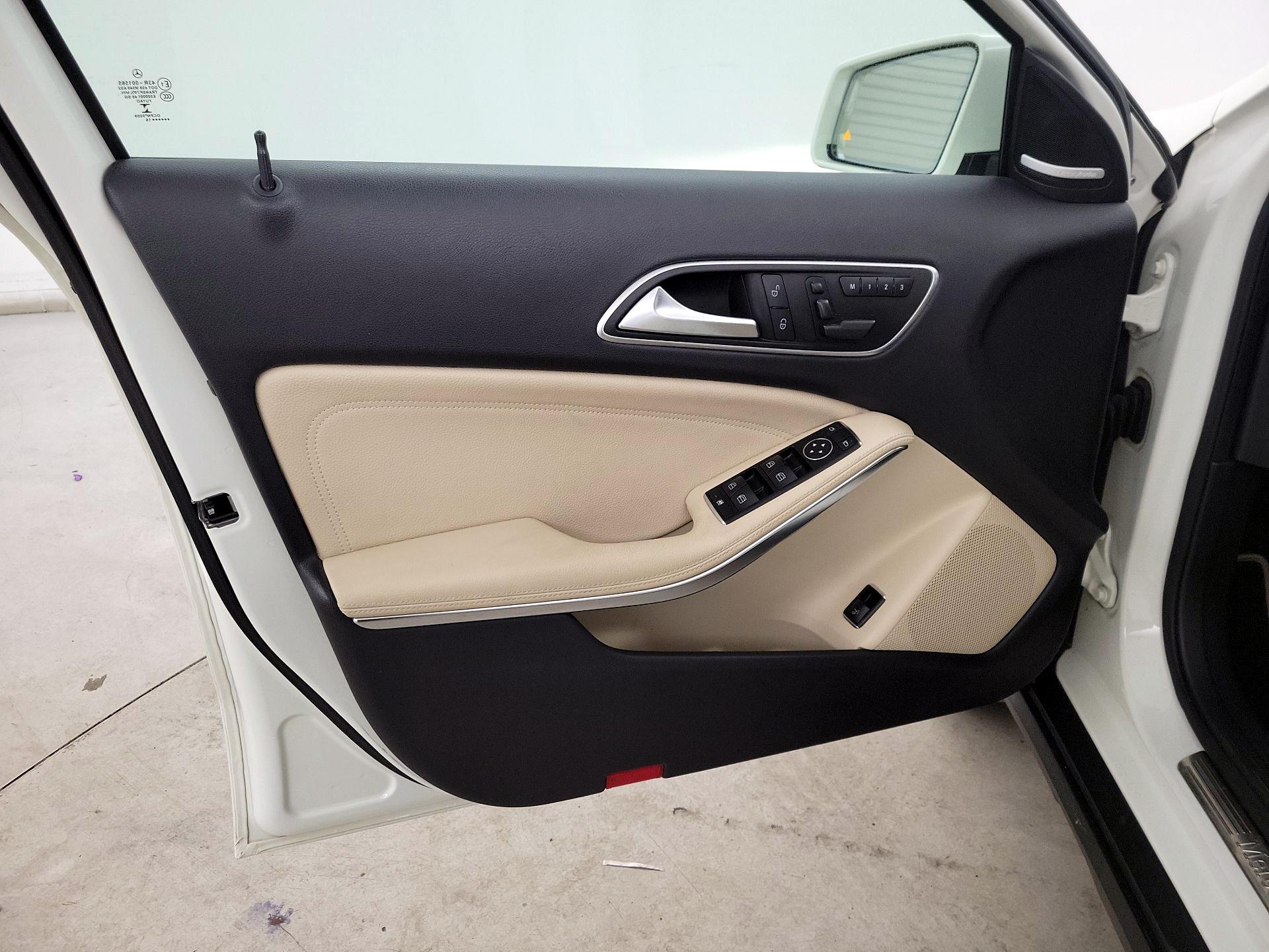 Thumbnail: 2016 Mercedes-Benz GLA - 12