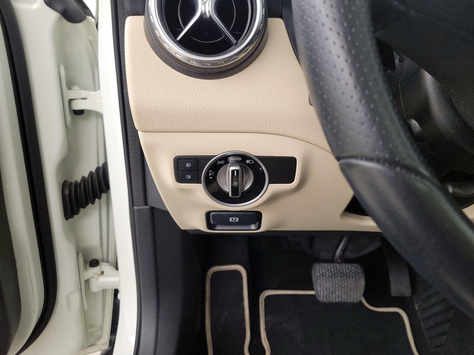 Thumbnail: 2016 Mercedes-Benz GLA - 13