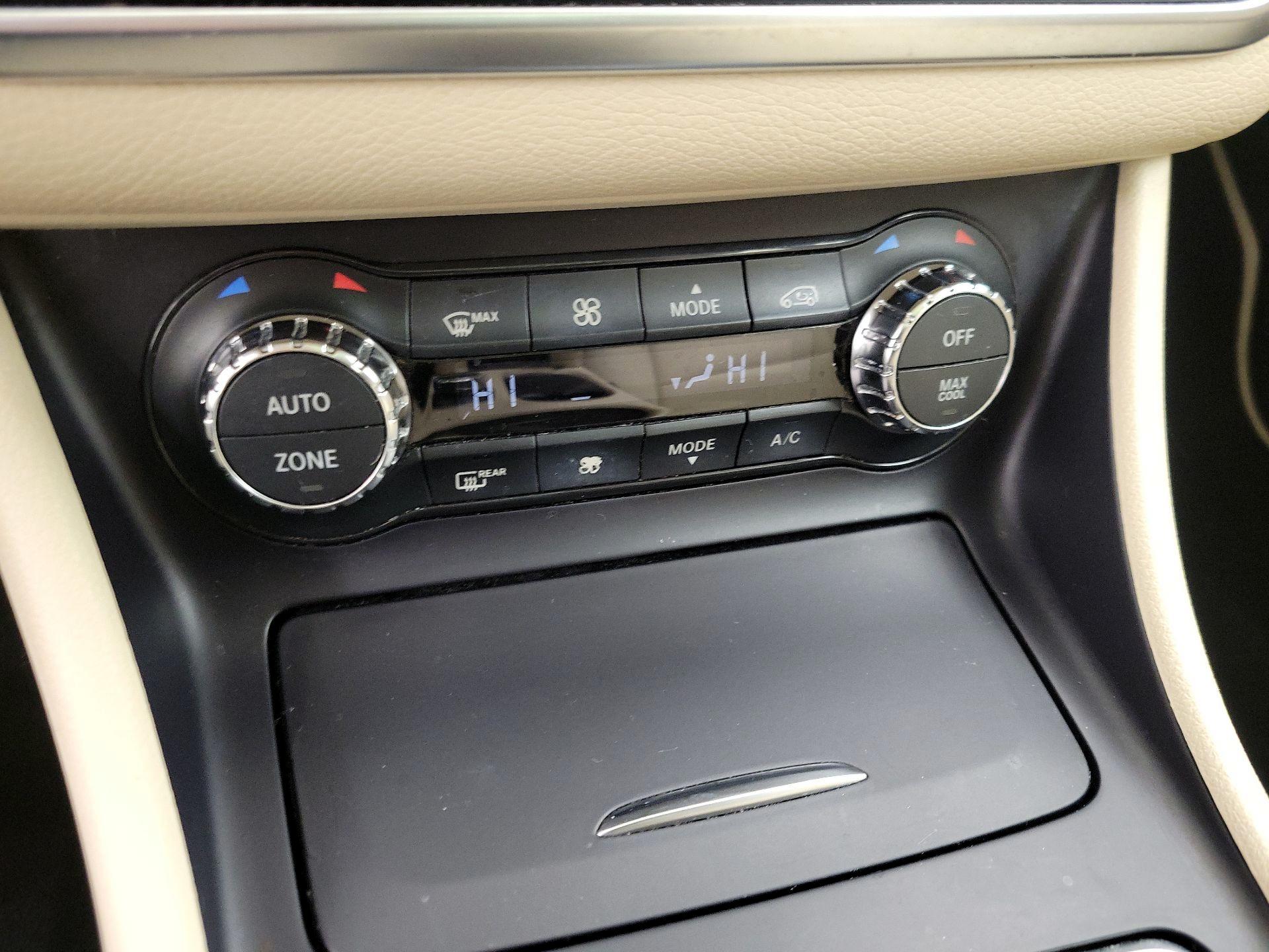 Thumbnail: 2016 Mercedes-Benz GLA - 17