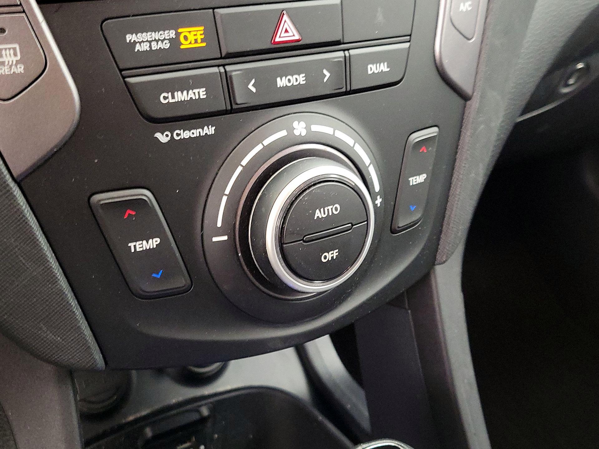 Thumbnail: 2015 Hyundai Santa Fe - 17