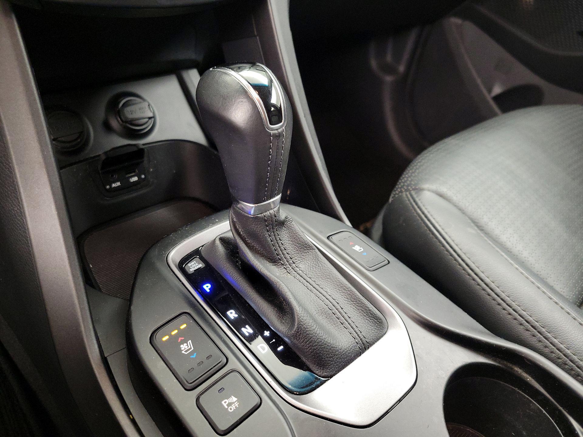 Thumbnail: 2015 Hyundai Santa Fe - 18