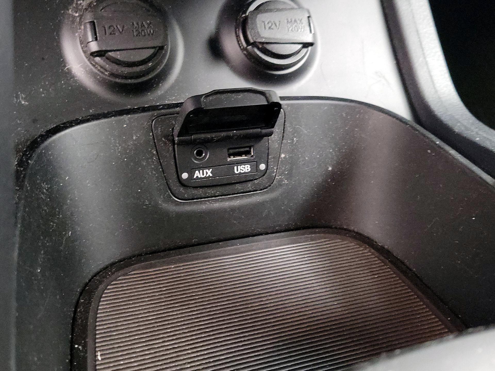 Thumbnail: 2015 Hyundai Santa Fe - 19