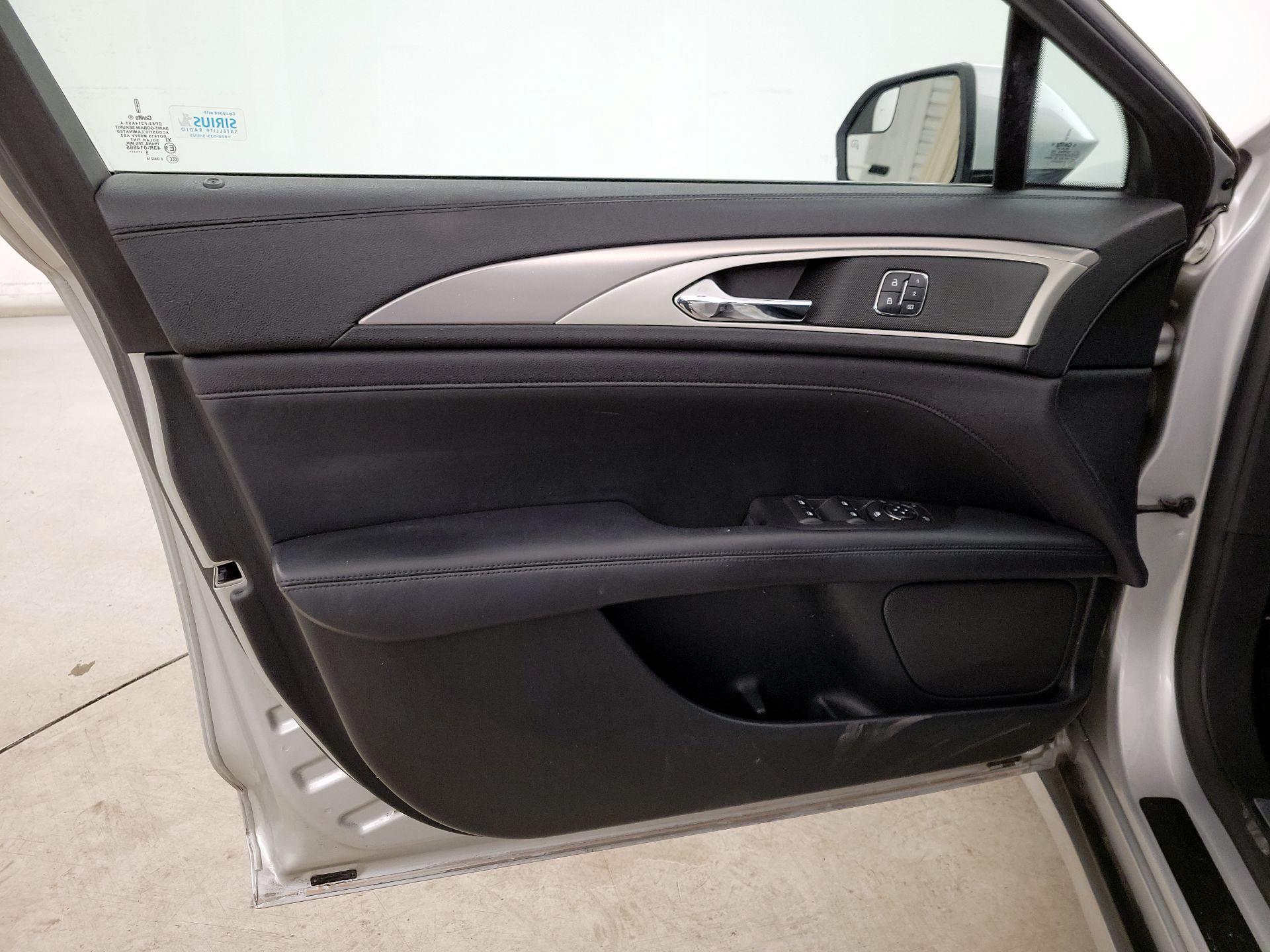 Thumbnail: 2017 Lincoln MKZ - 12