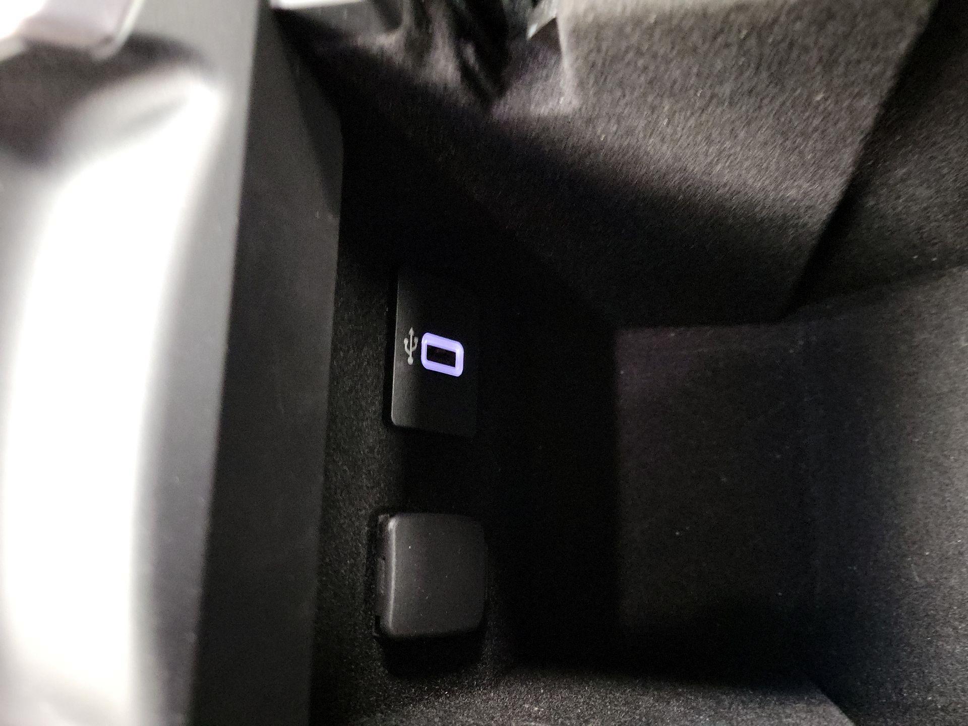 Thumbnail: 2017 Lincoln MKZ - 18