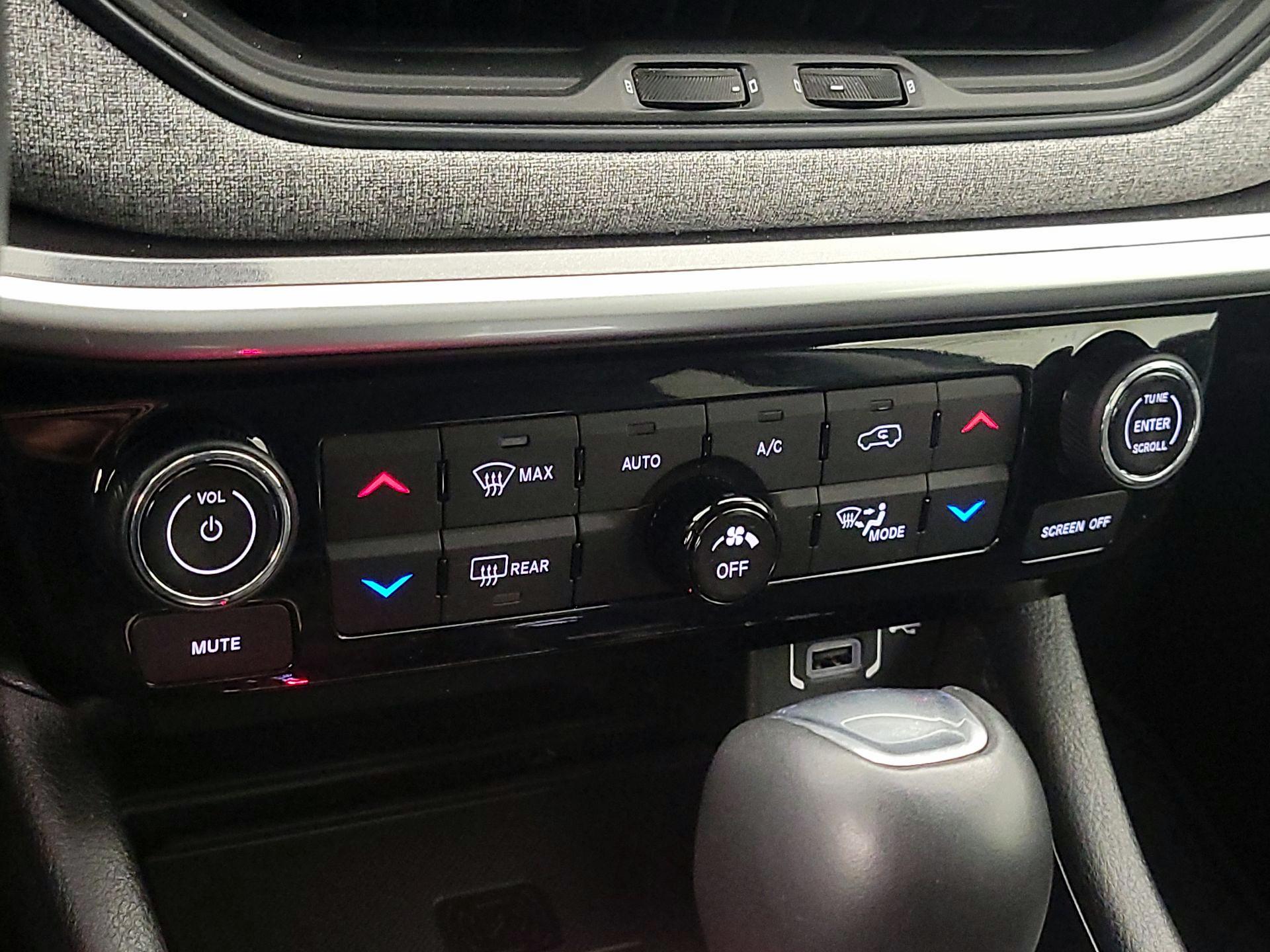 Thumbnail: 2022 Jeep Compass - 16