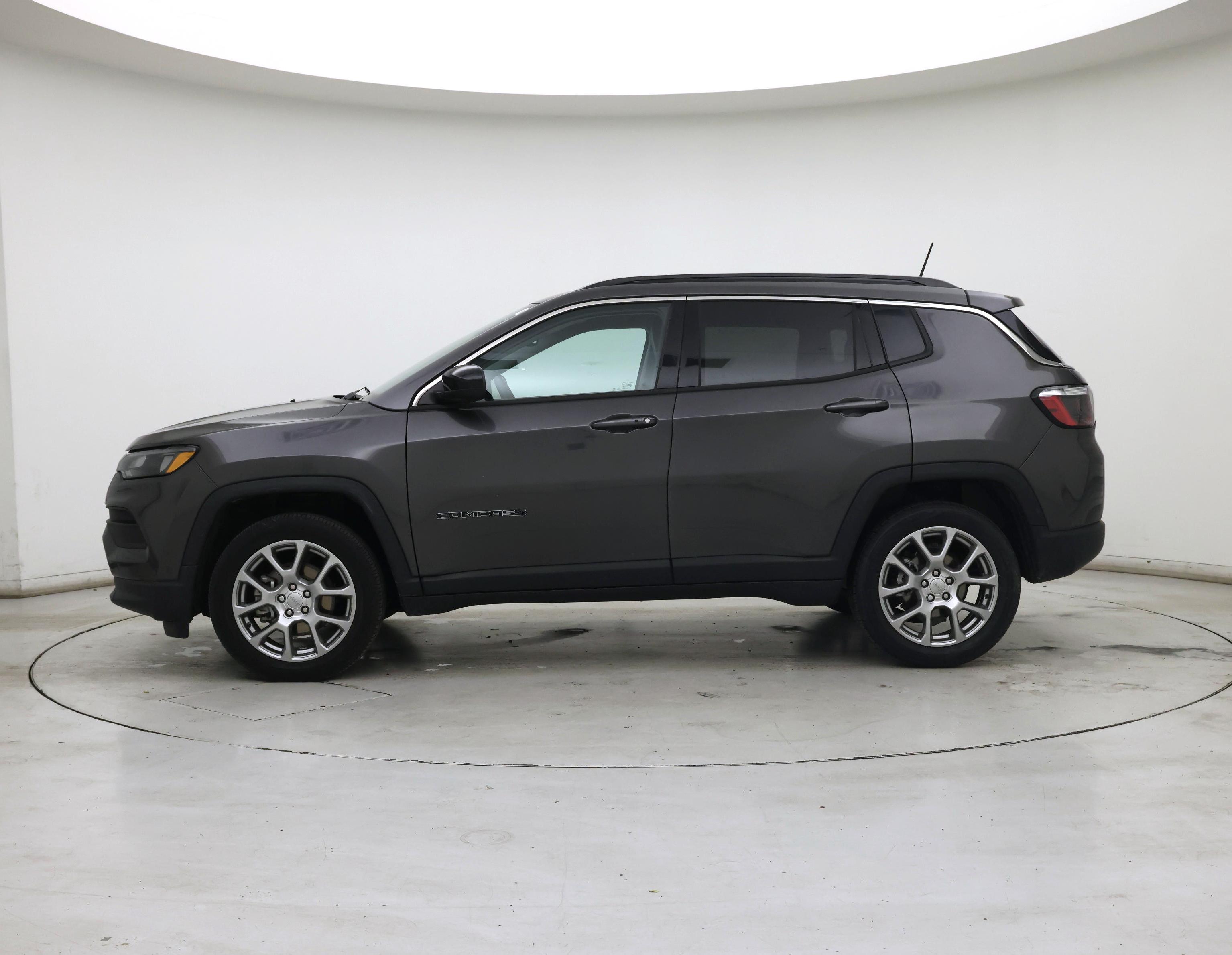 Thumbnail: 2022 Jeep Compass - 3