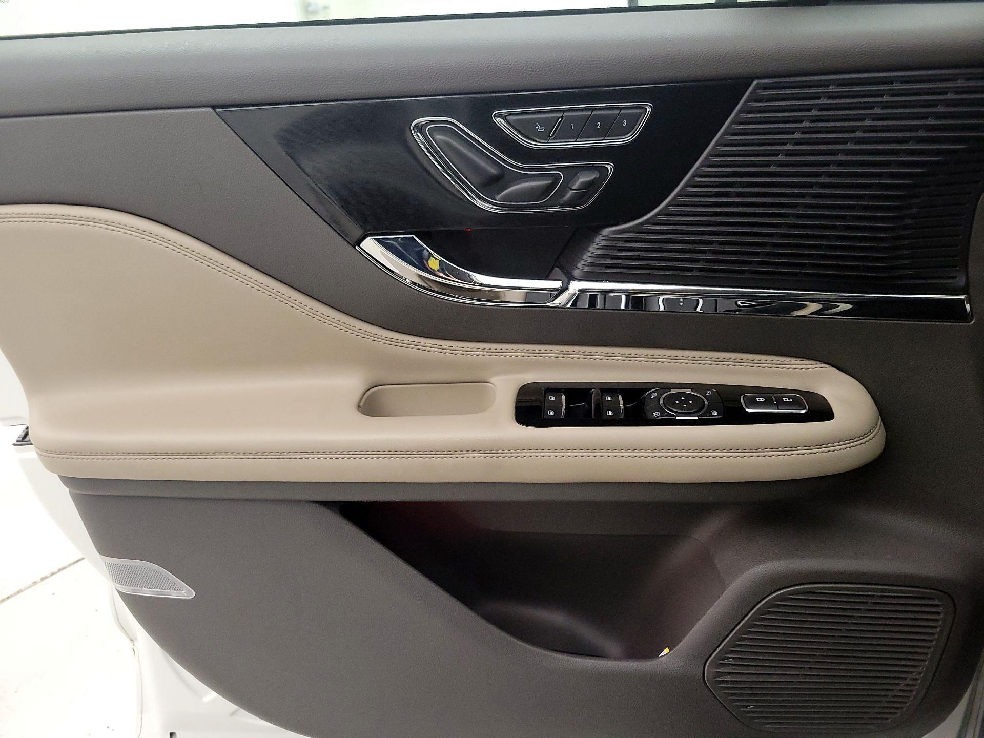 Thumbnail: 2022 Lincoln Corsair - 12