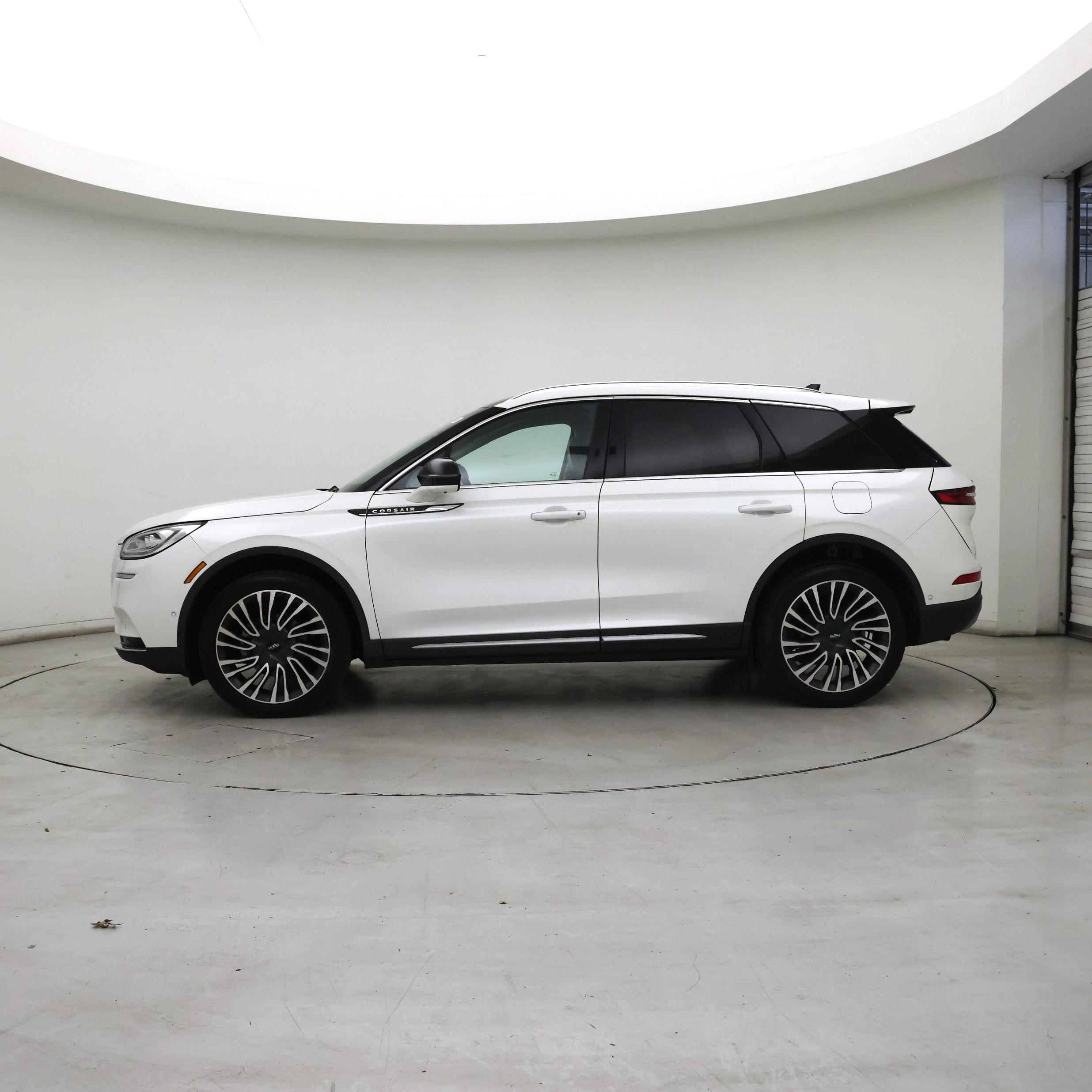 Thumbnail: 2022 Lincoln Corsair - 3