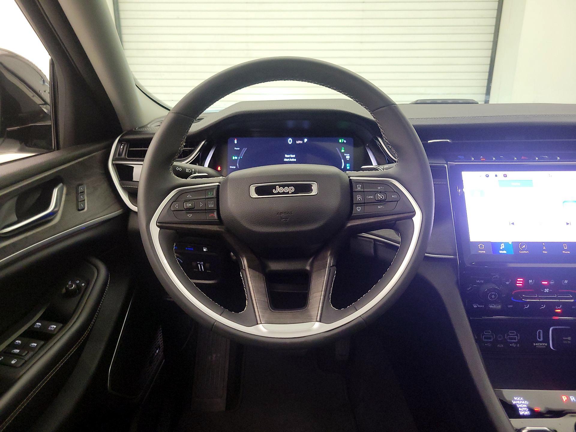 Thumbnail: 2023 Jeep Grand Cherokee - 10