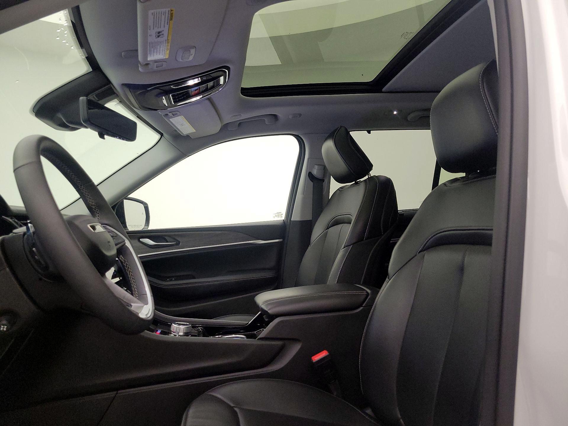 Thumbnail: 2023 Jeep Grand Cherokee - 19