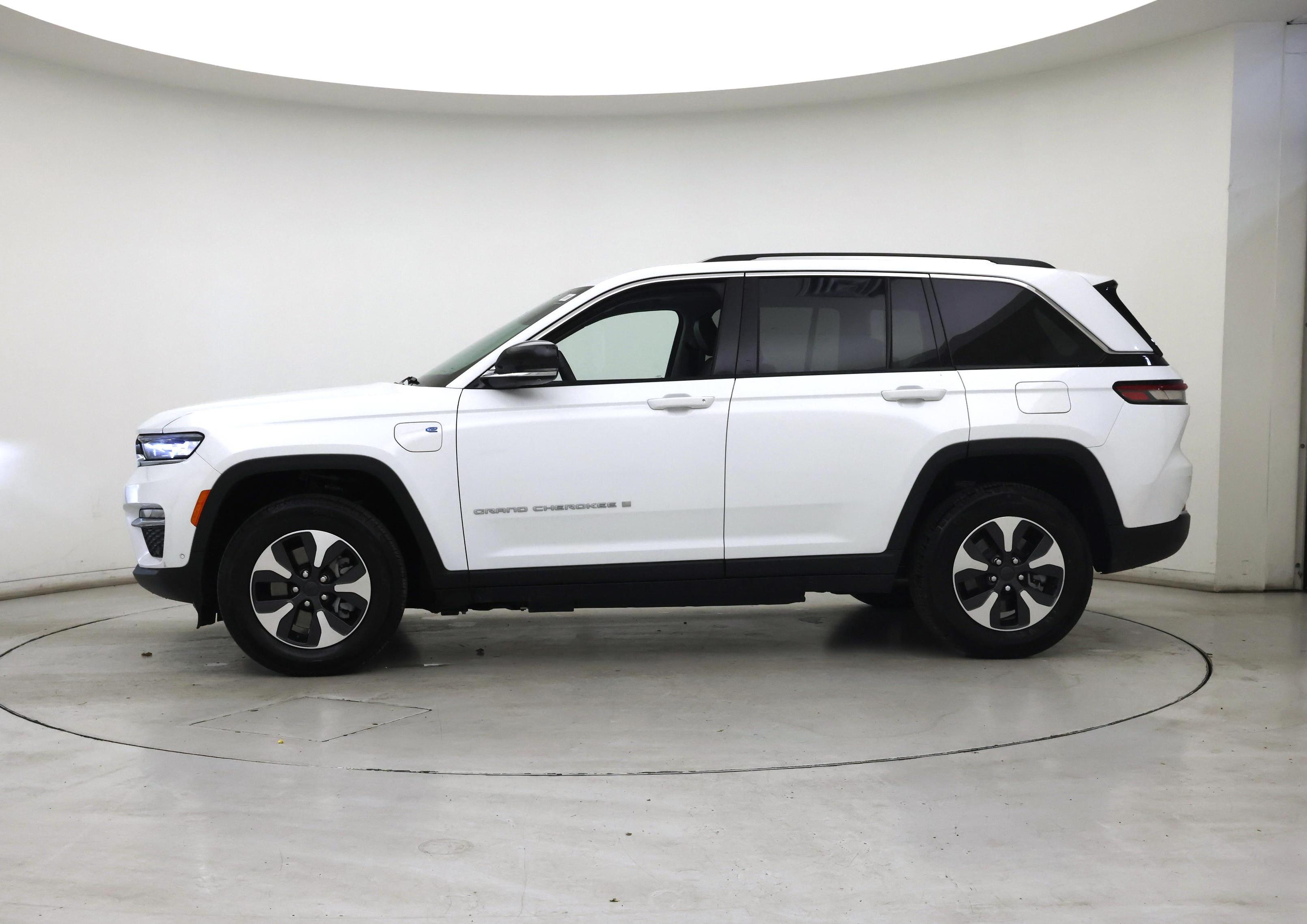 Thumbnail: 2023 Jeep Grand Cherokee - 3