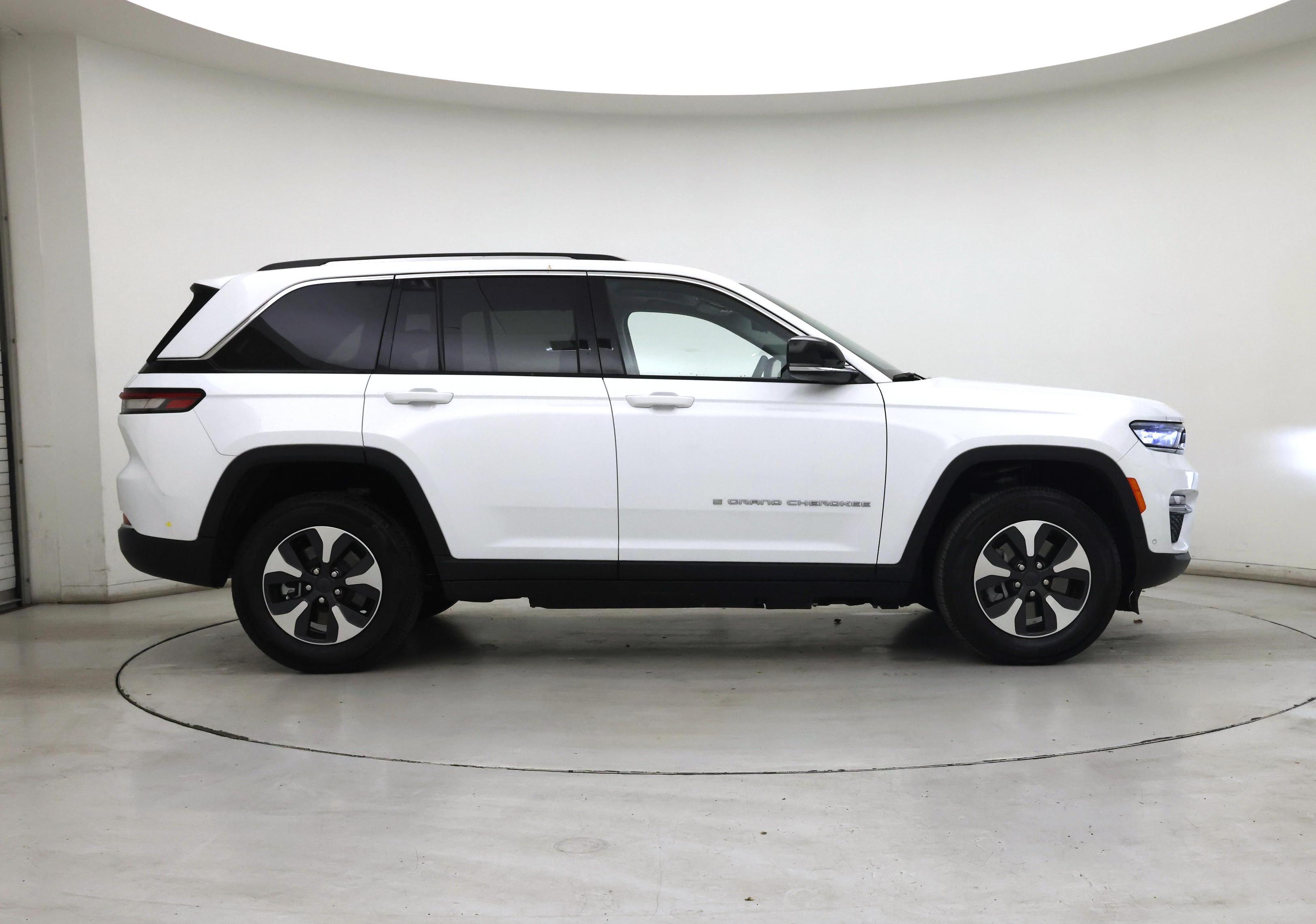 Thumbnail: 2023 Jeep Grand Cherokee - 7