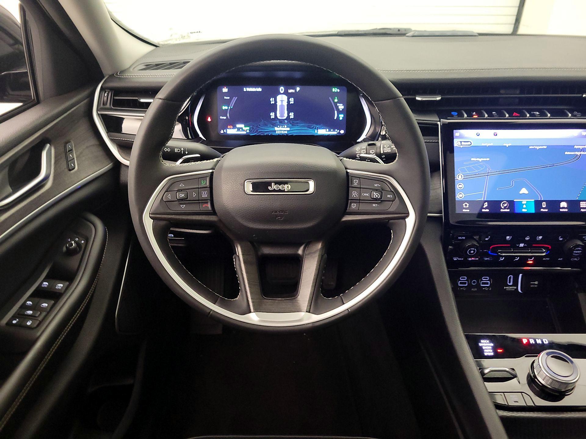 Thumbnail: 2023 Jeep Grand Cherokee - 10