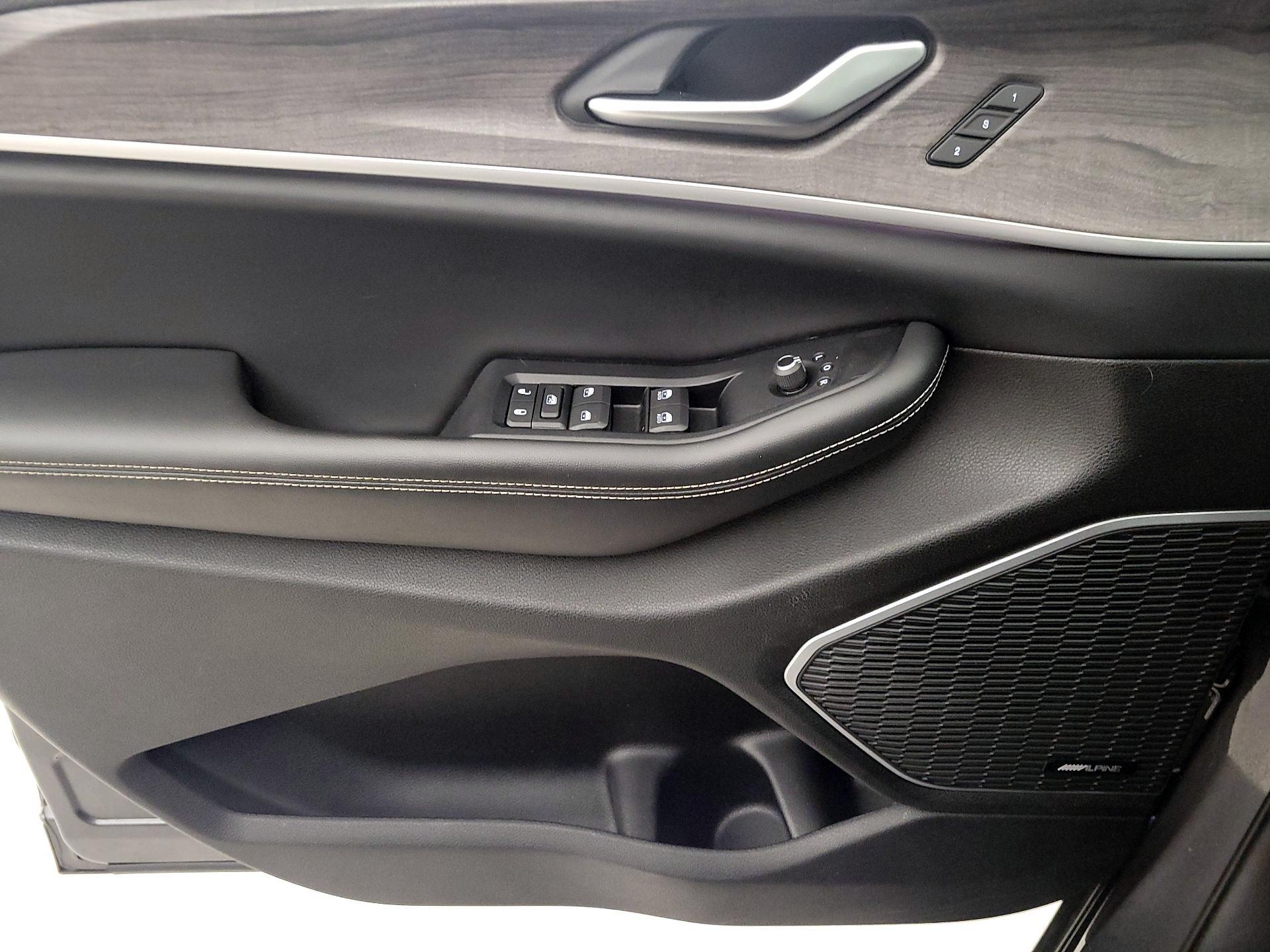 Thumbnail: 2023 Jeep Grand Cherokee - 12