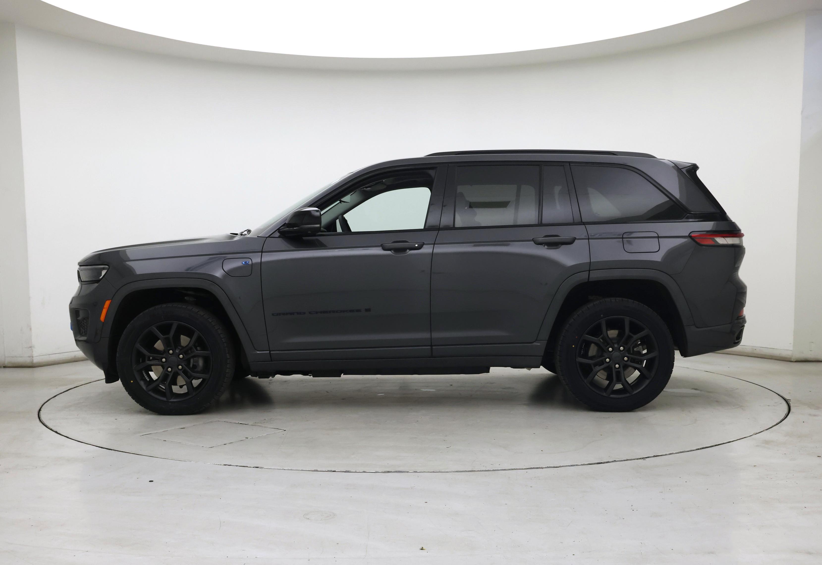 Thumbnail: 2023 Jeep Grand Cherokee - 3