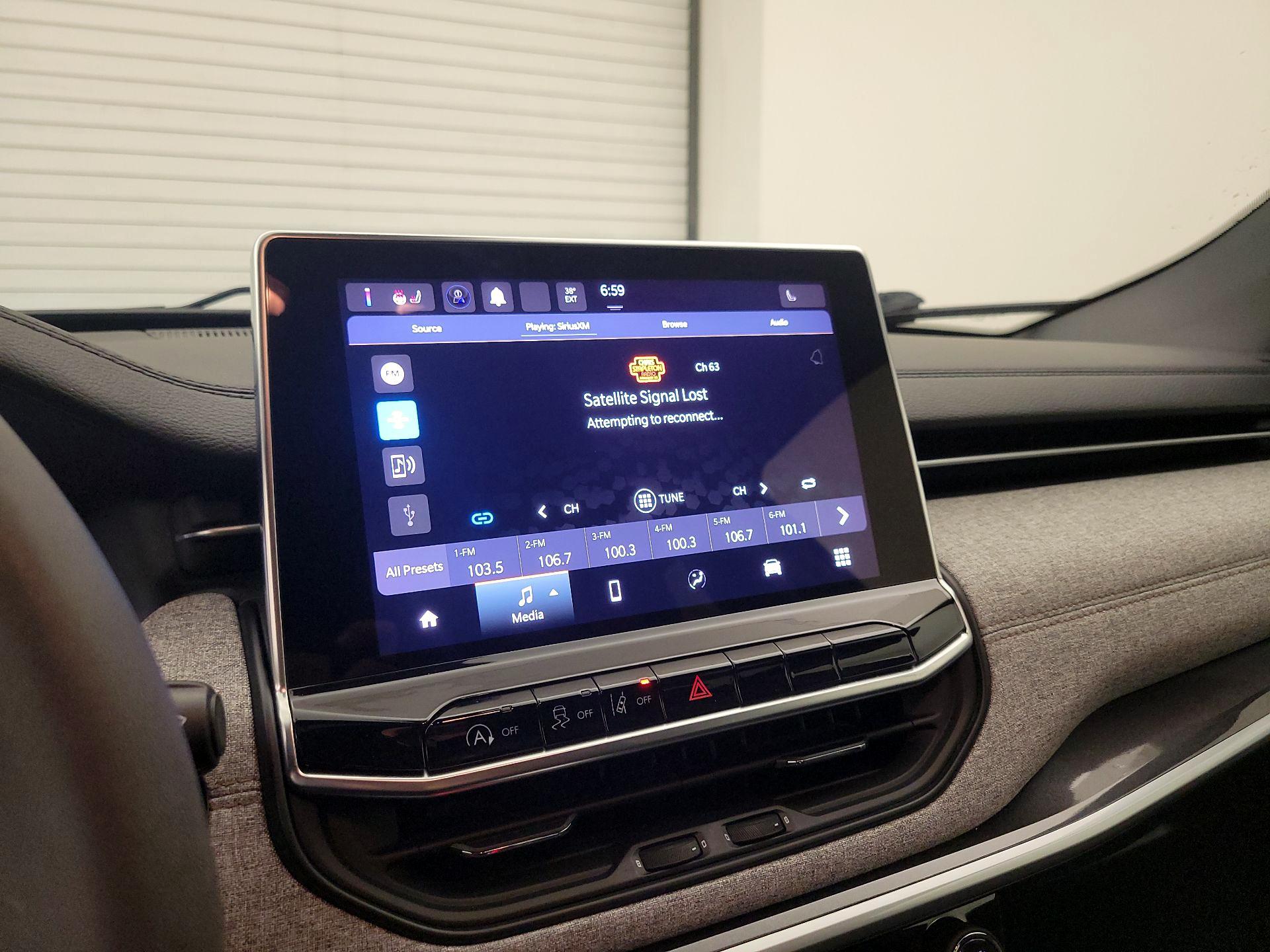 Thumbnail: 2023 Jeep Compass - 15