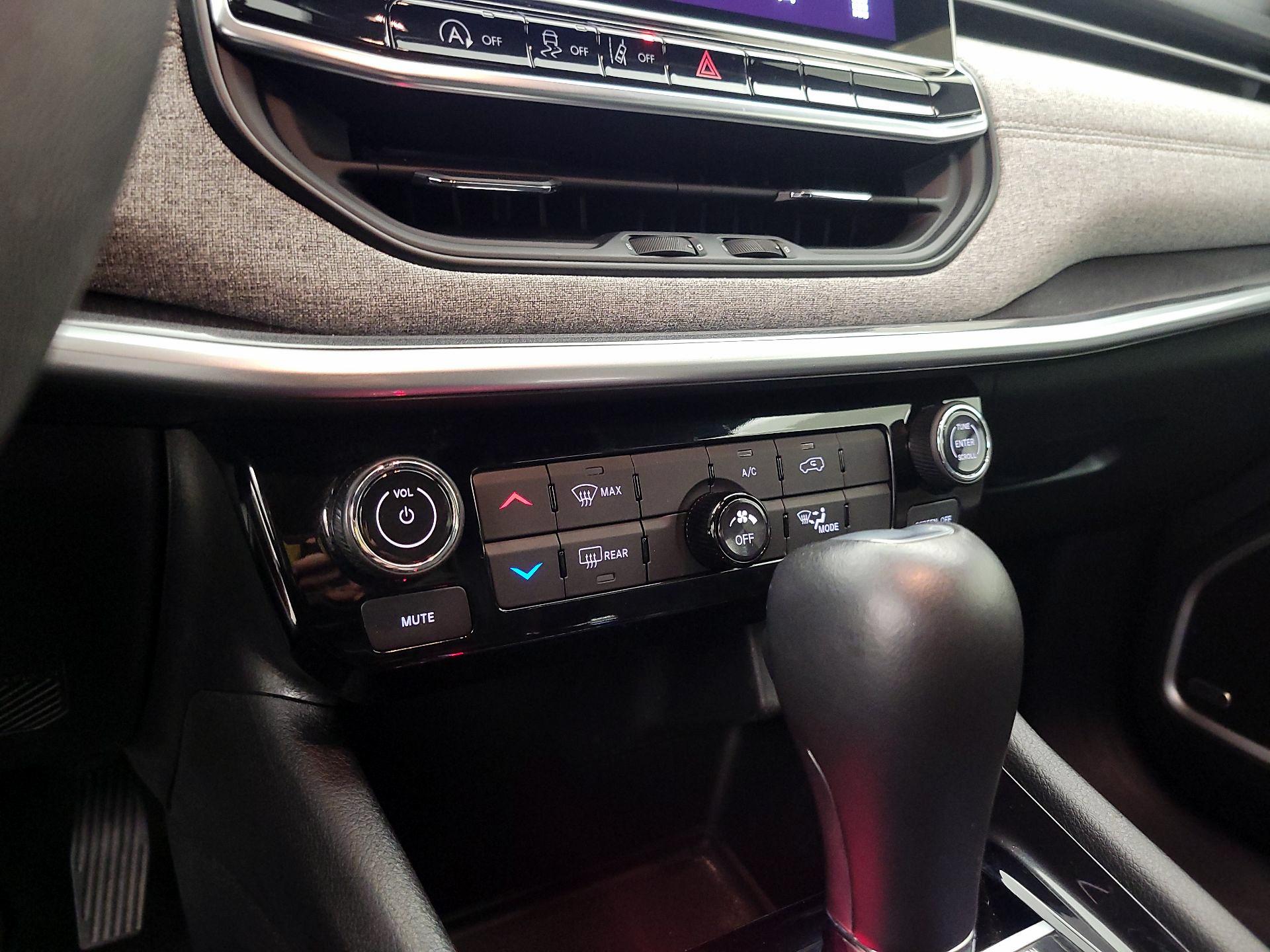 Thumbnail: 2023 Jeep Compass - 16