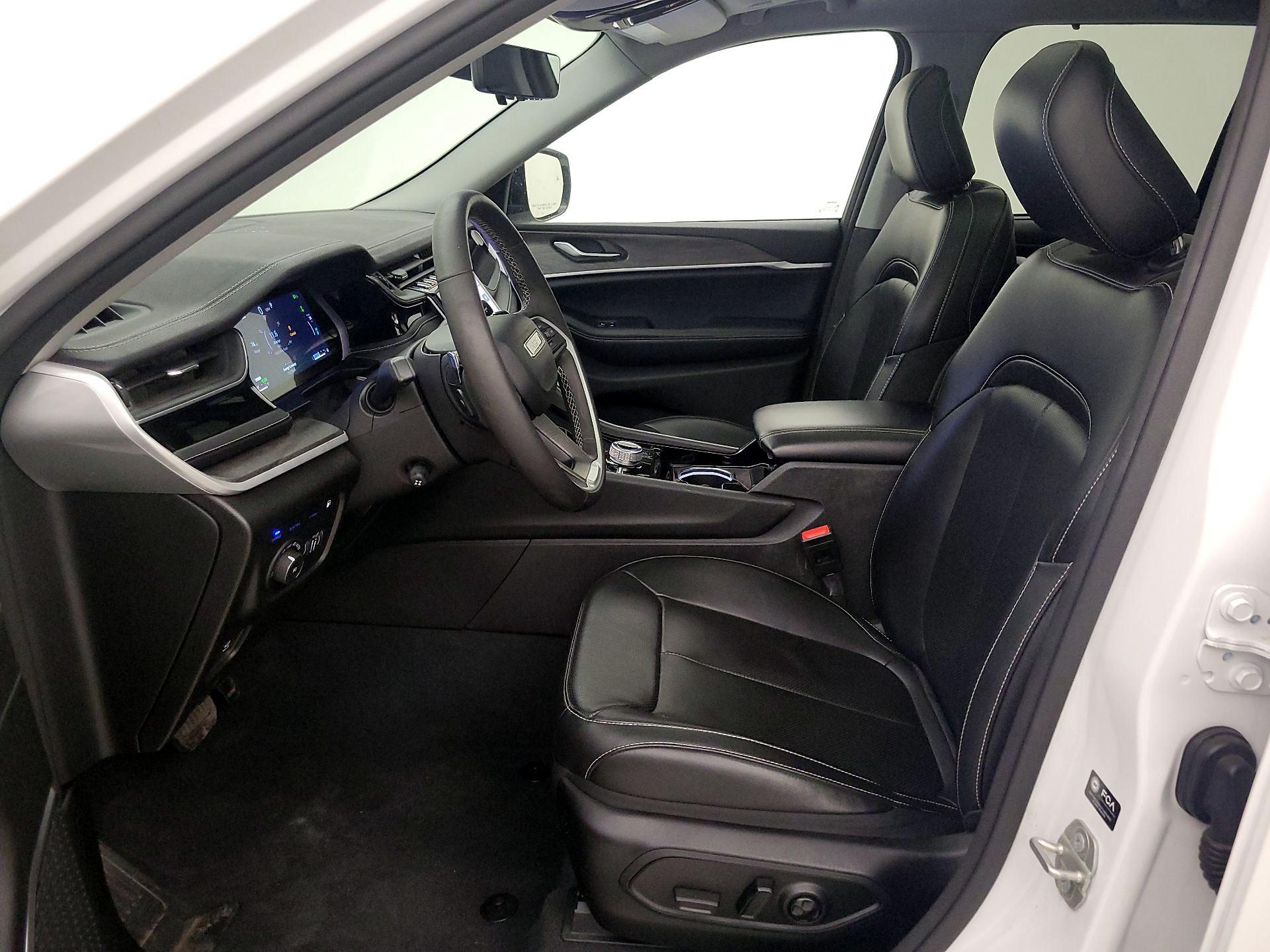 Thumbnail: 2023 Jeep Grand Cherokee - 11