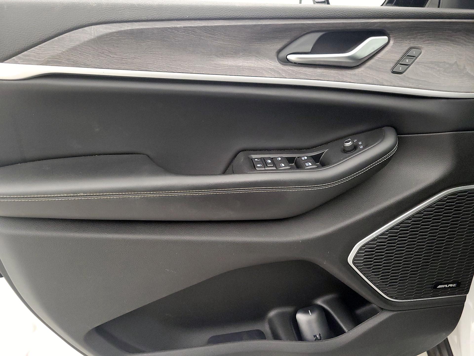 Thumbnail: 2023 Jeep Grand Cherokee - 12