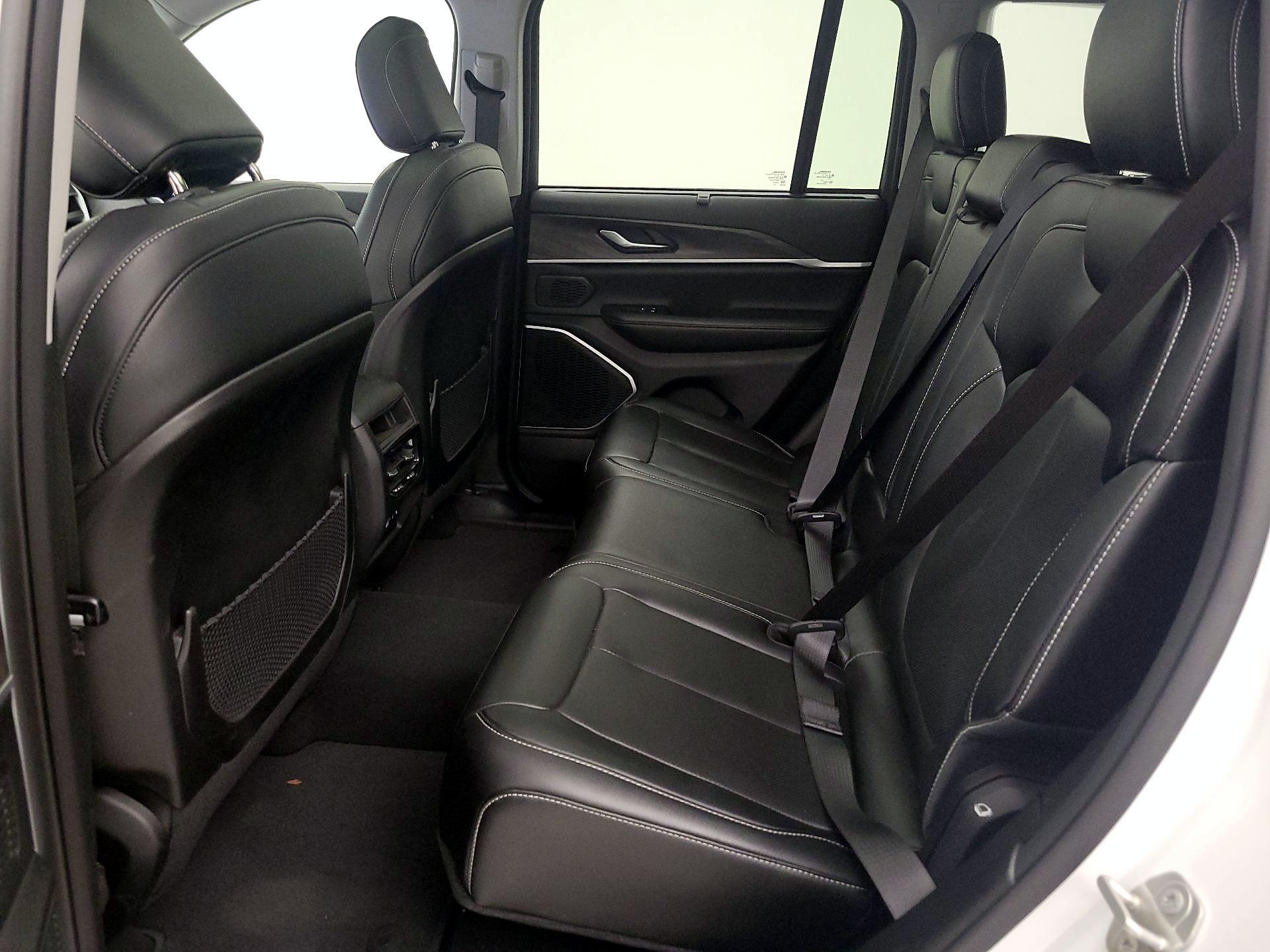 Thumbnail: 2023 Jeep Grand Cherokee - 20