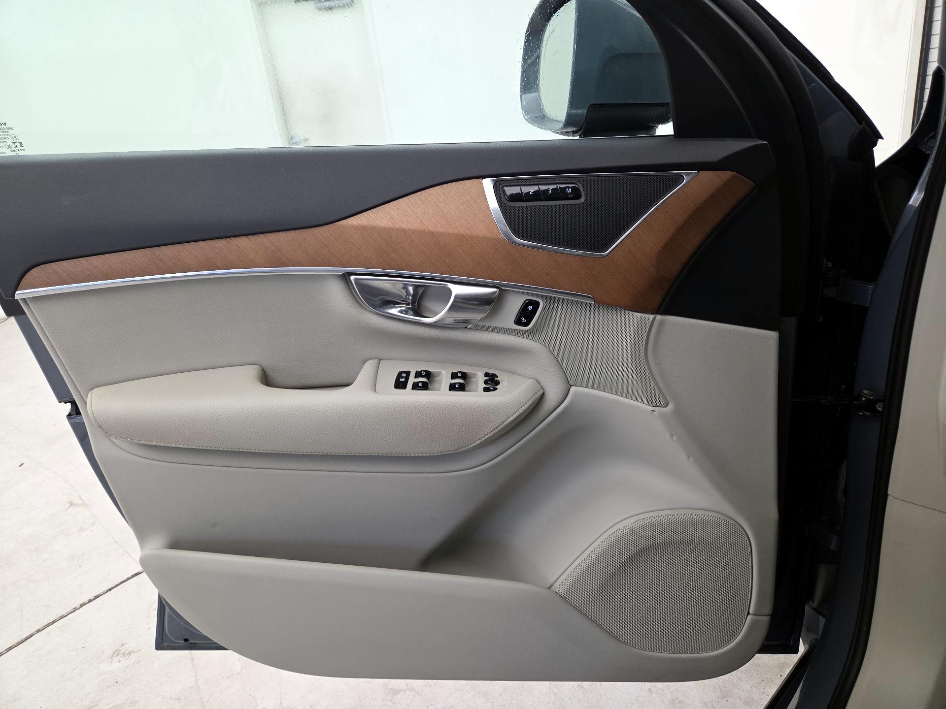 Thumbnail: 2022 Volvo XC90 - 12