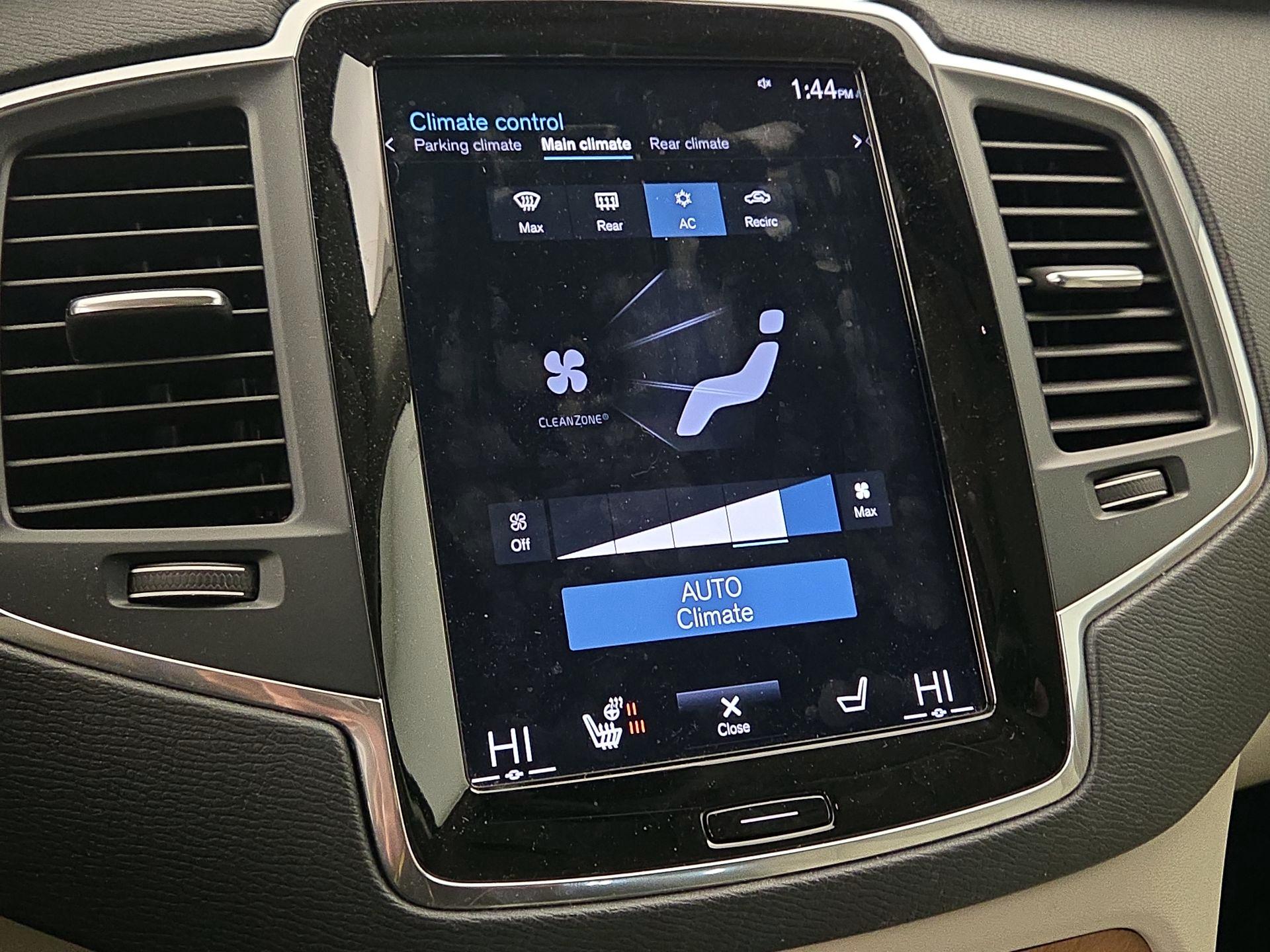 Thumbnail: 2022 Volvo XC90 - 17