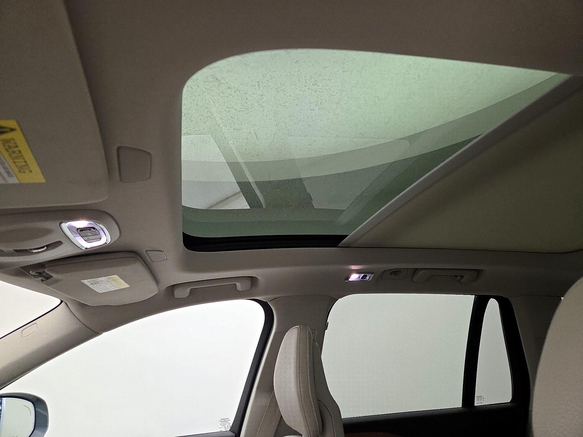 Thumbnail: 2022 Volvo XC90 - 20