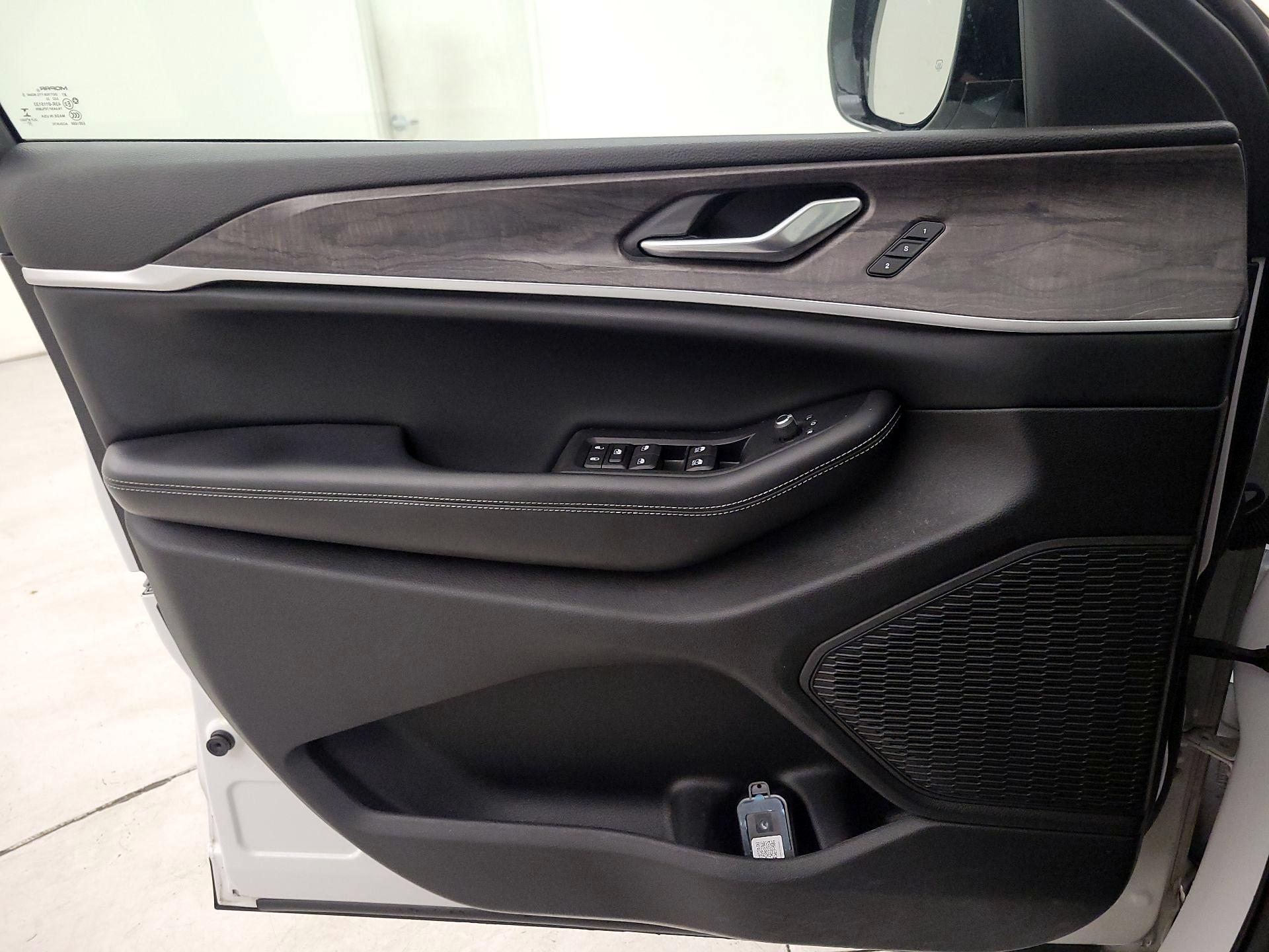 Thumbnail: 2023 Jeep Grand Cherokee - 12