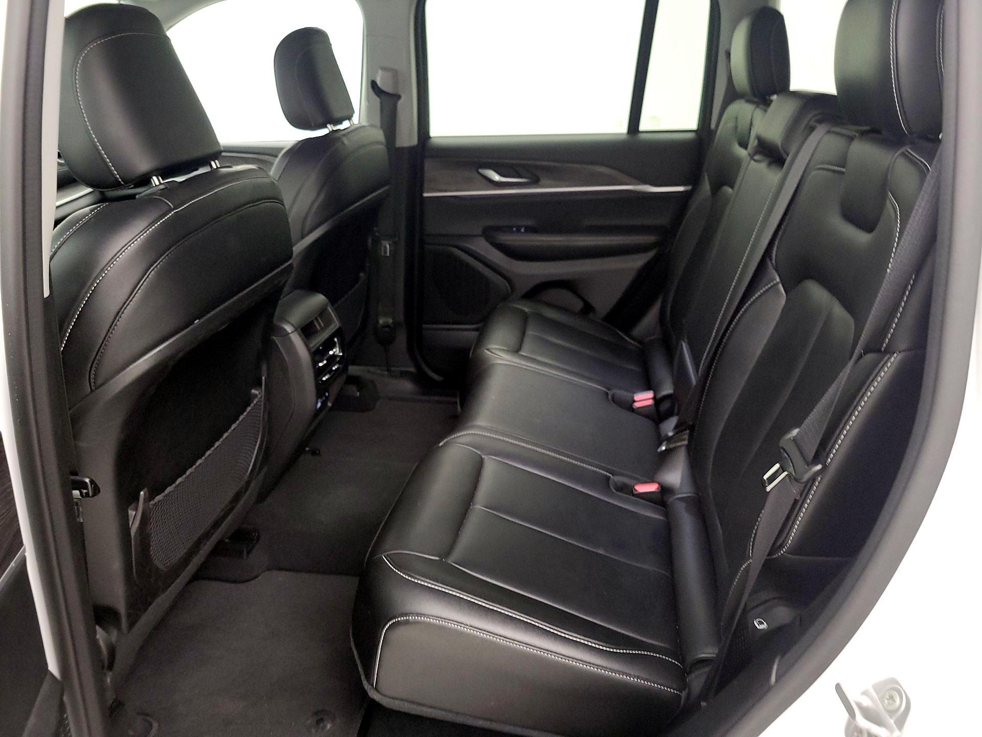 Thumbnail: 2023 Jeep Grand Cherokee - 20