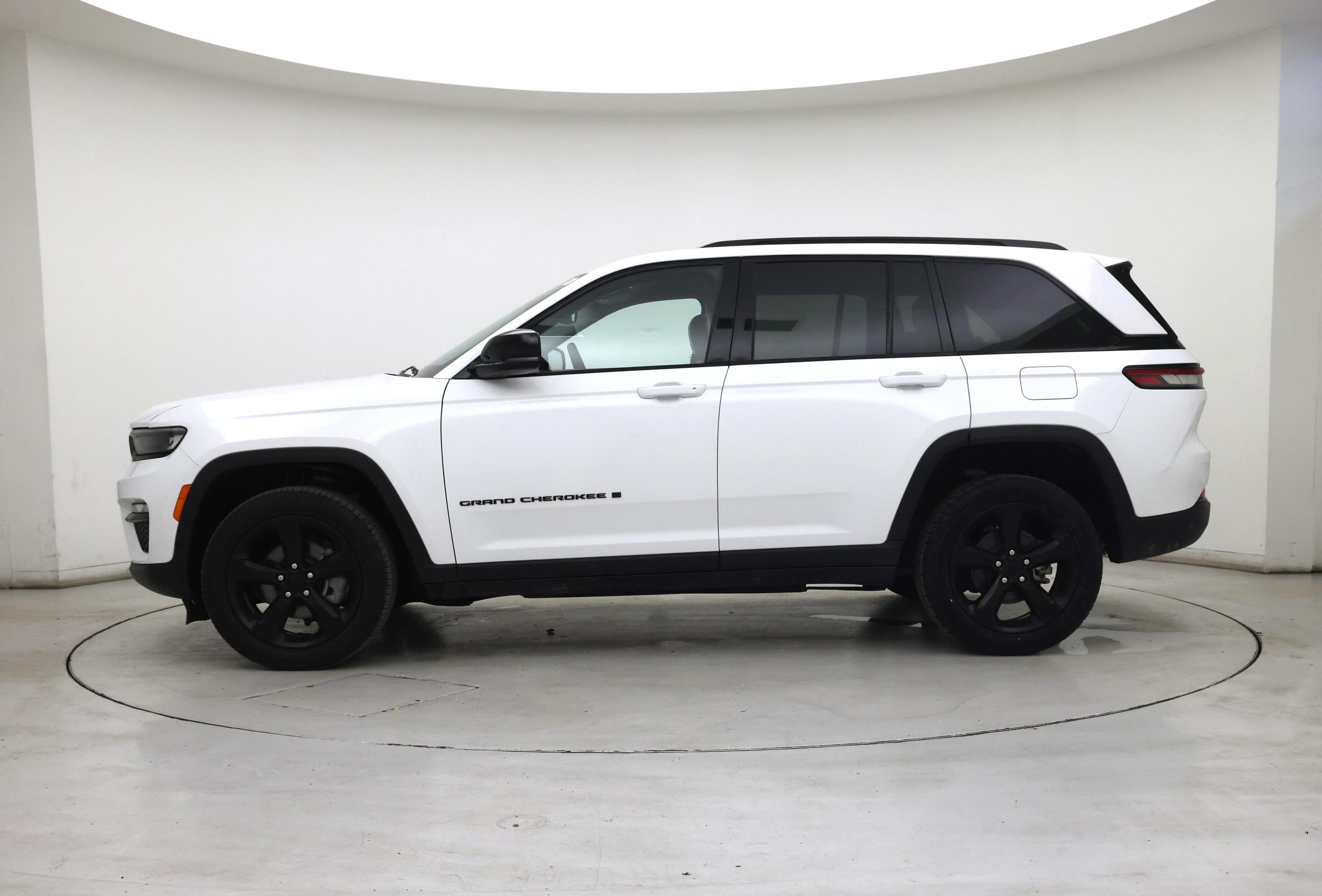 Thumbnail: 2023 Jeep Grand Cherokee - 3