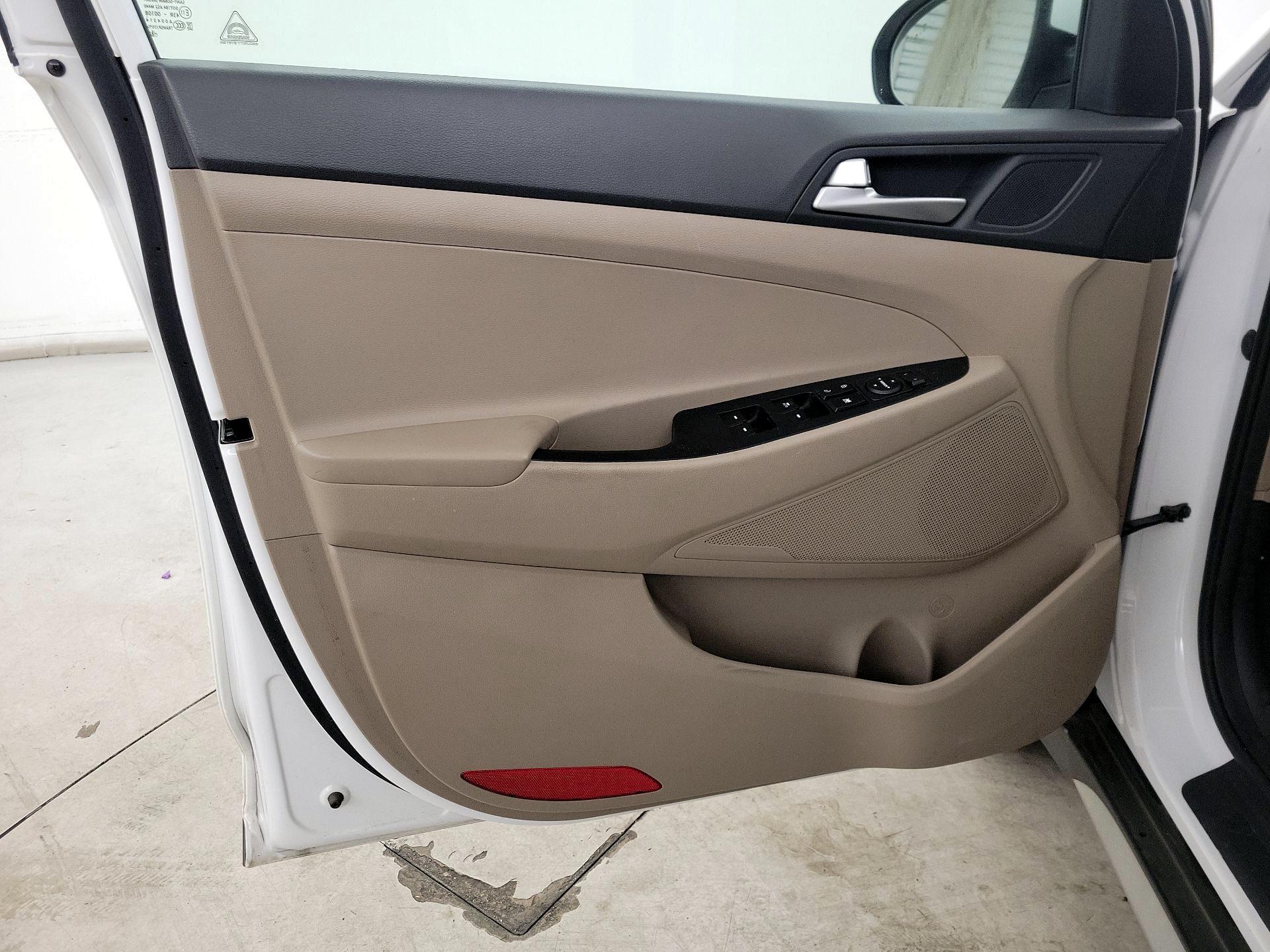 Thumbnail: 2019 Hyundai Tucson - 12