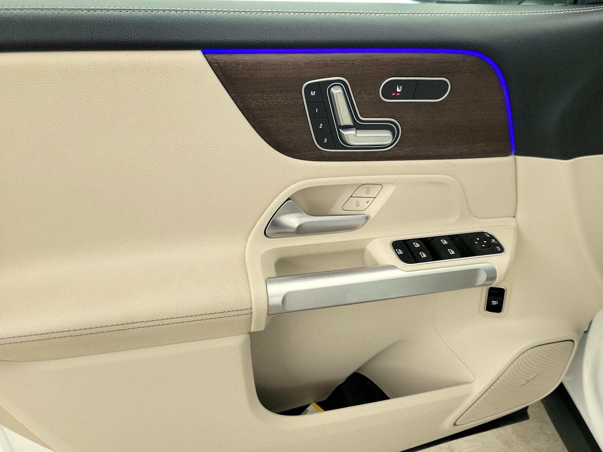 Thumbnail: 2020 Mercedes-Benz GLB - 12