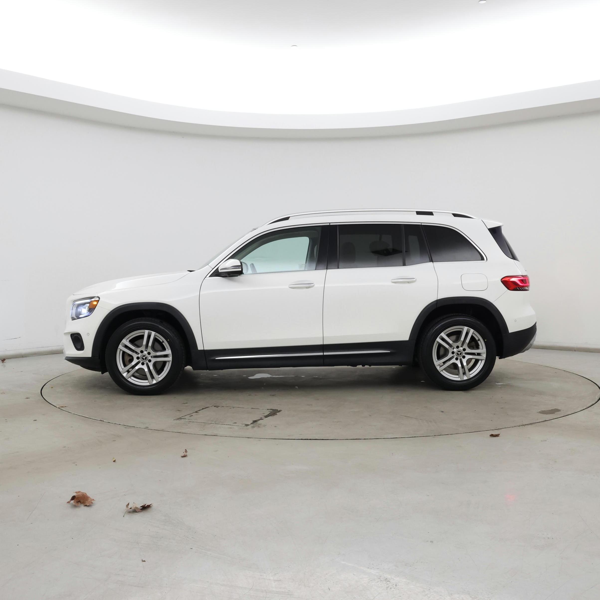 Thumbnail: 2020 Mercedes-Benz GLB - 3