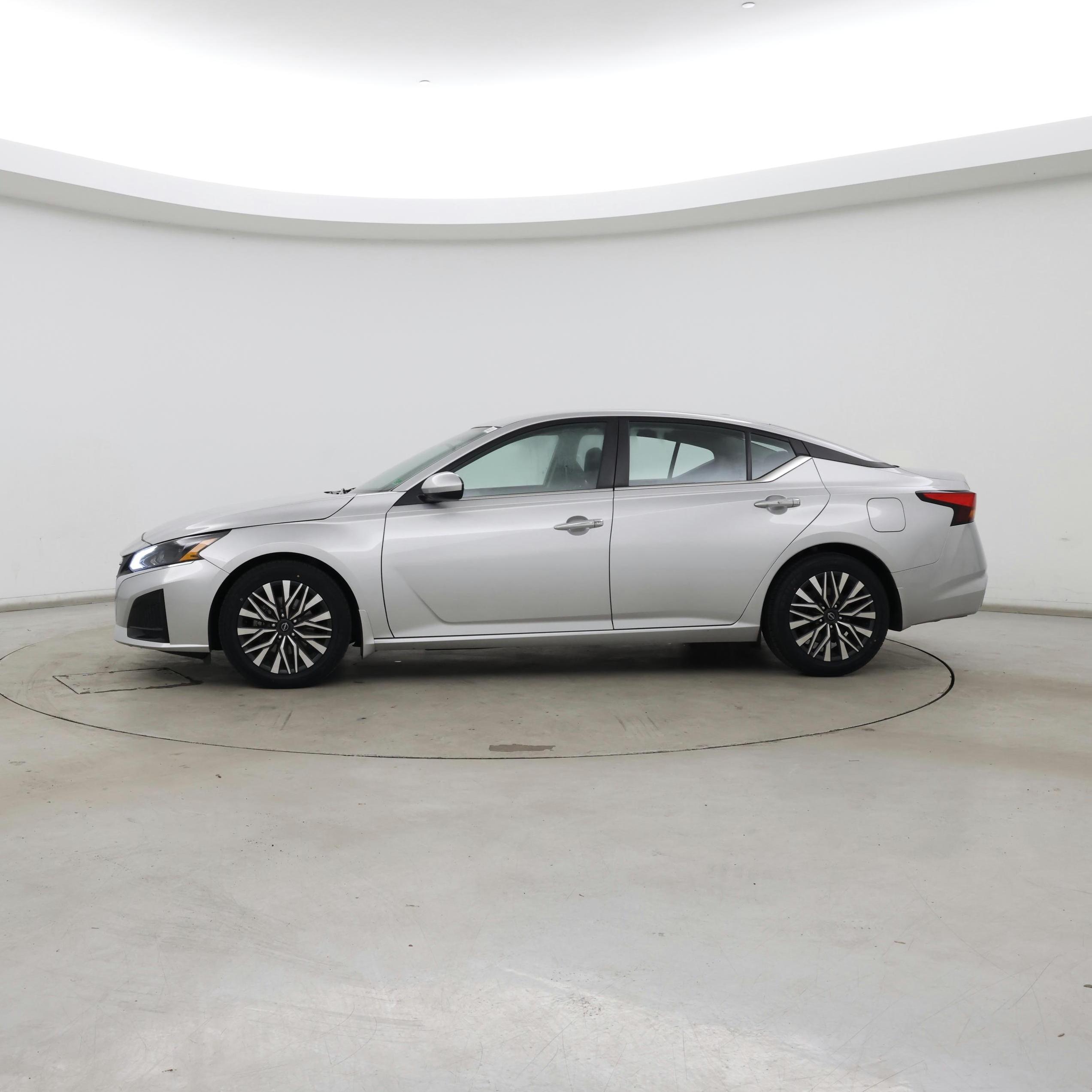 Thumbnail: 2023 Nissan Altima - 3