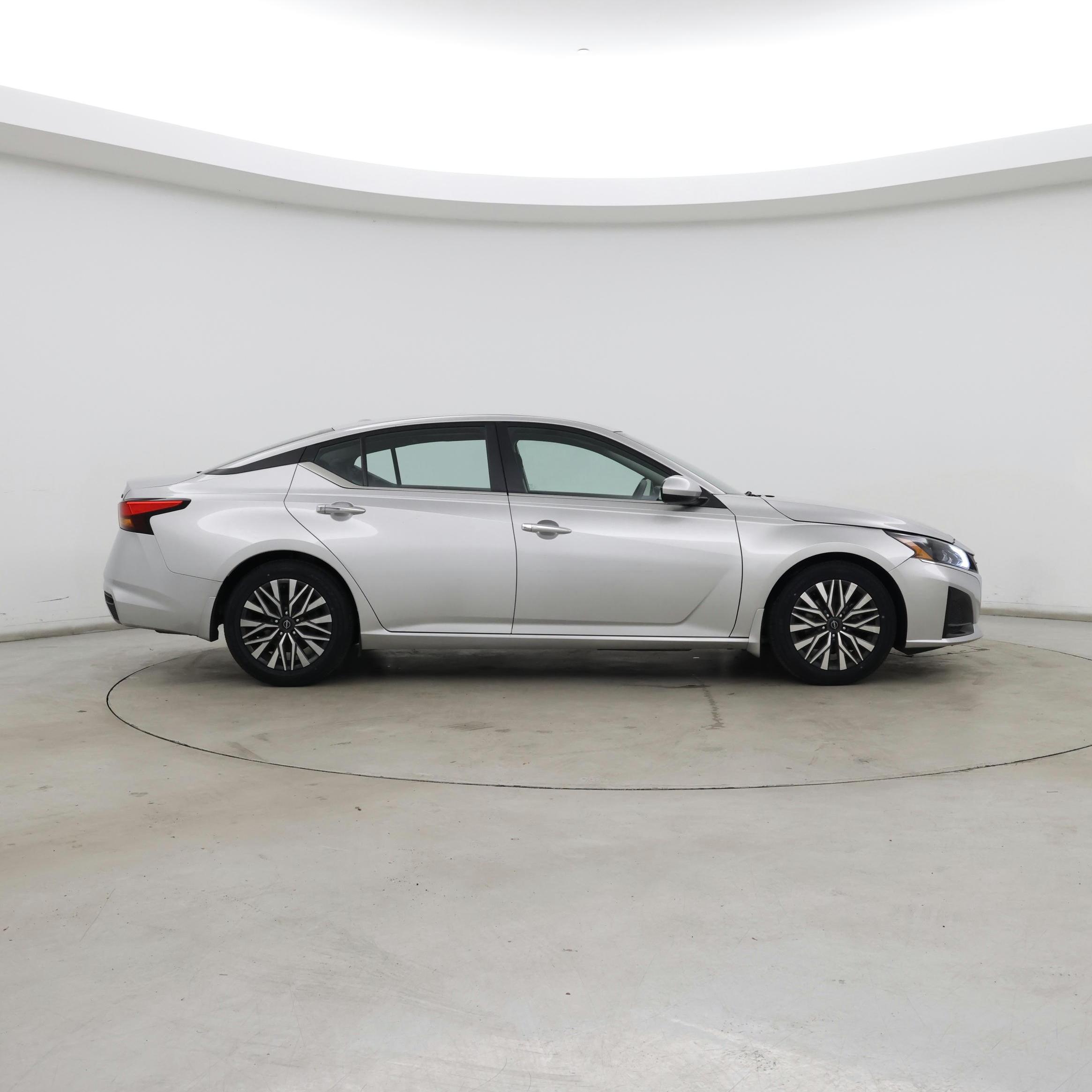 Thumbnail: 2023 Nissan Altima - 7