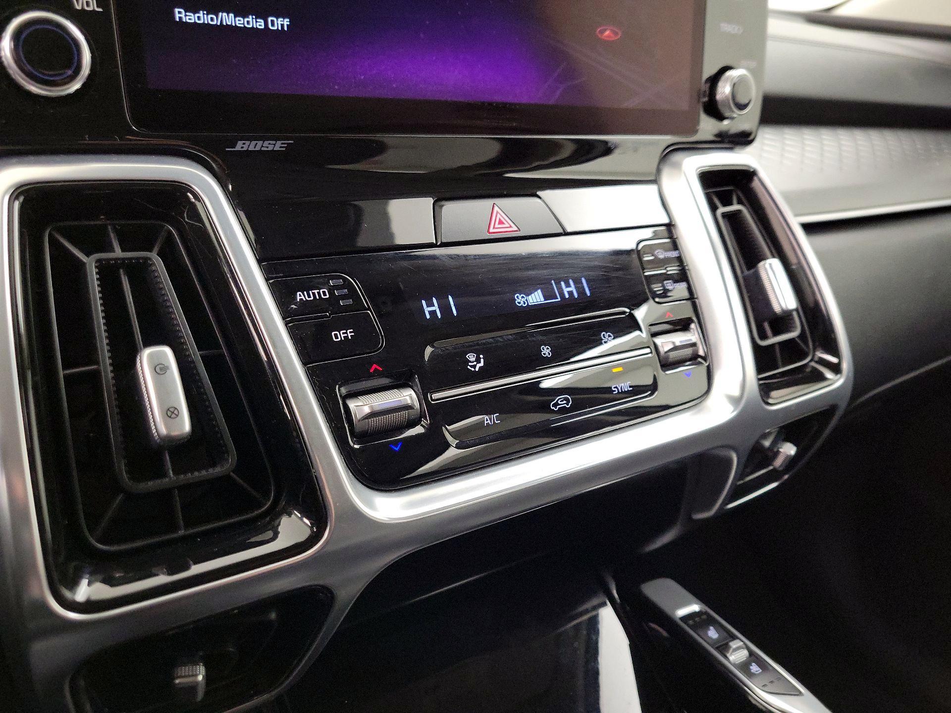 Thumbnail: 2022 Kia Sorento - 17