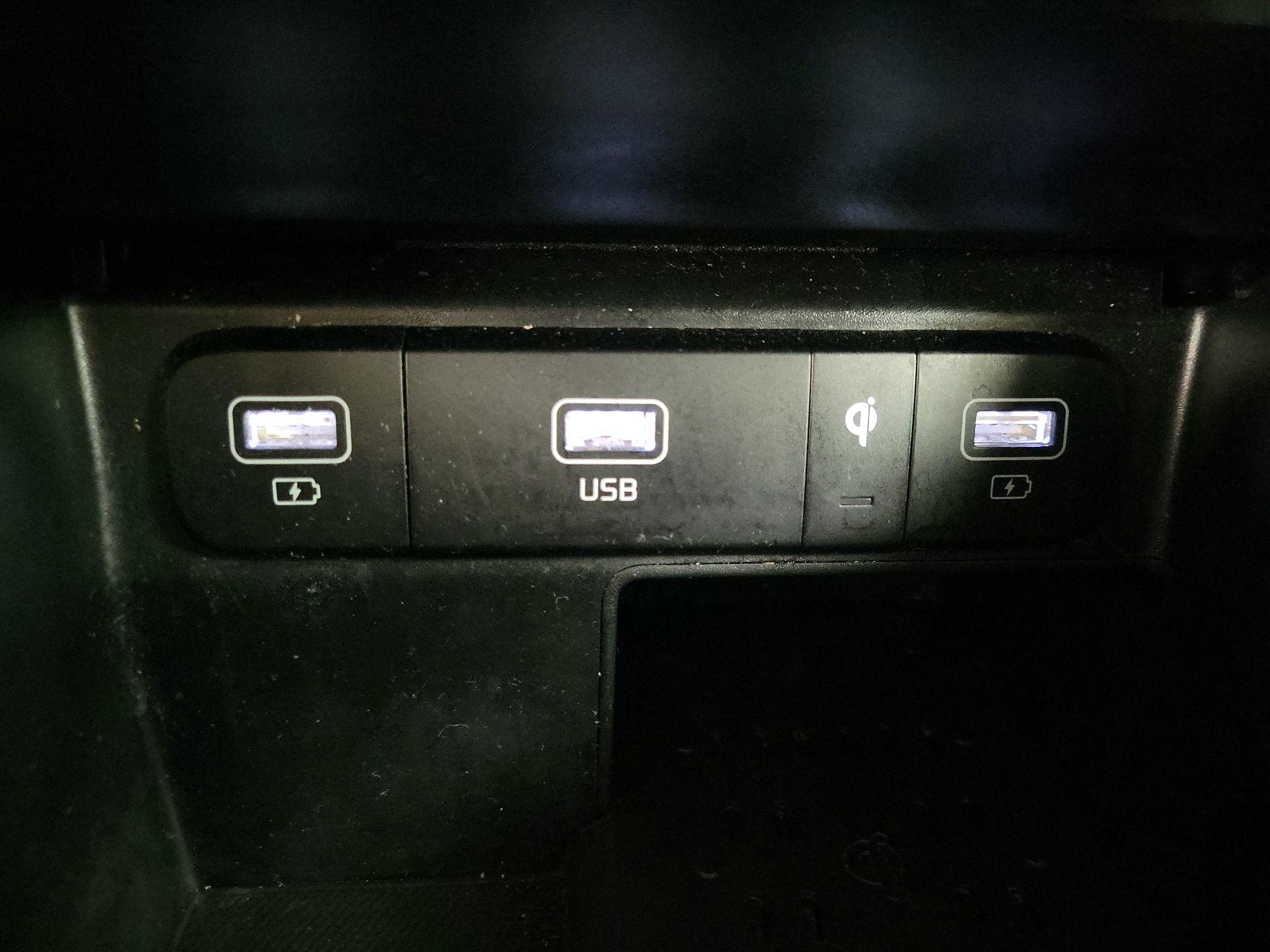 Thumbnail: 2022 Kia Sorento - 19