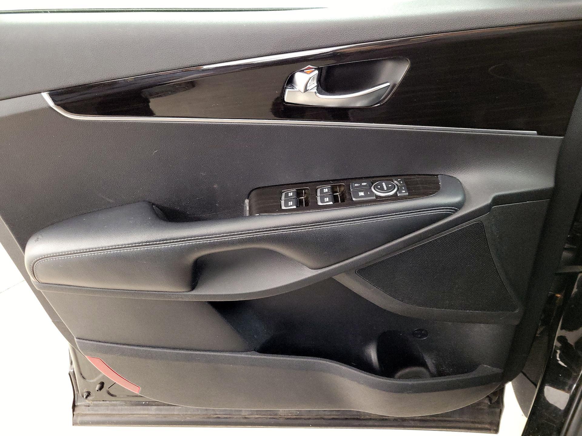 Thumbnail: 2019 Kia Sorento - 12