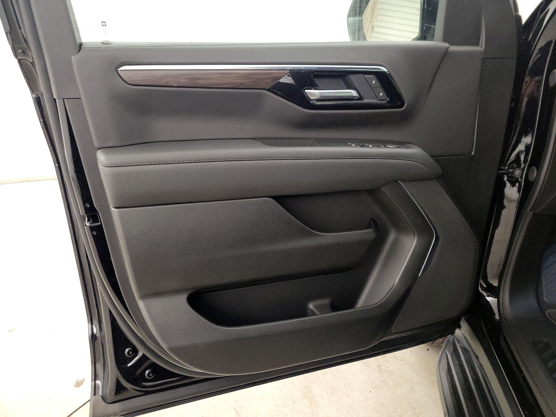 Thumbnail: 2025 Chevrolet Suburban - 12