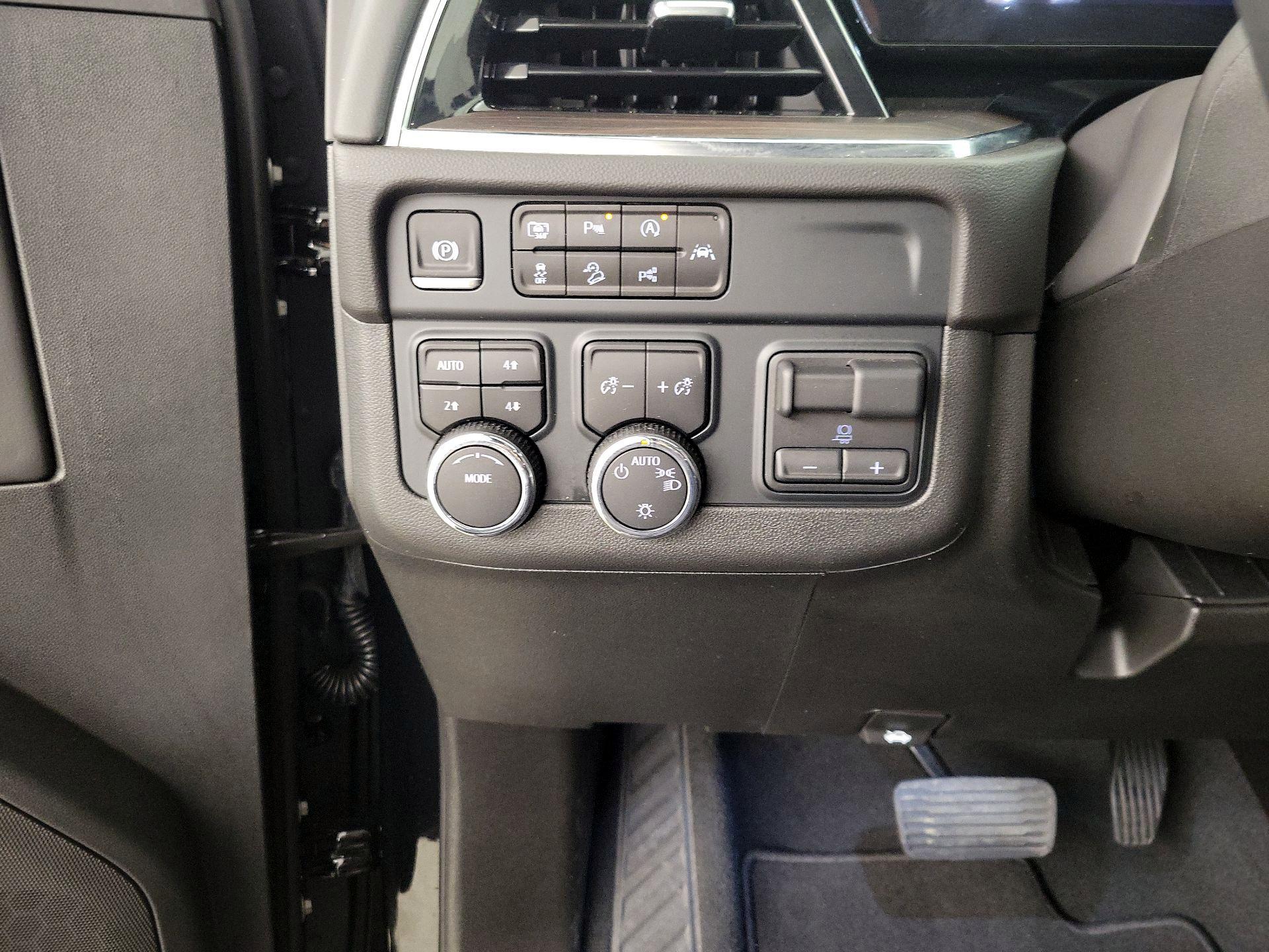 Thumbnail: 2025 Chevrolet Suburban - 13