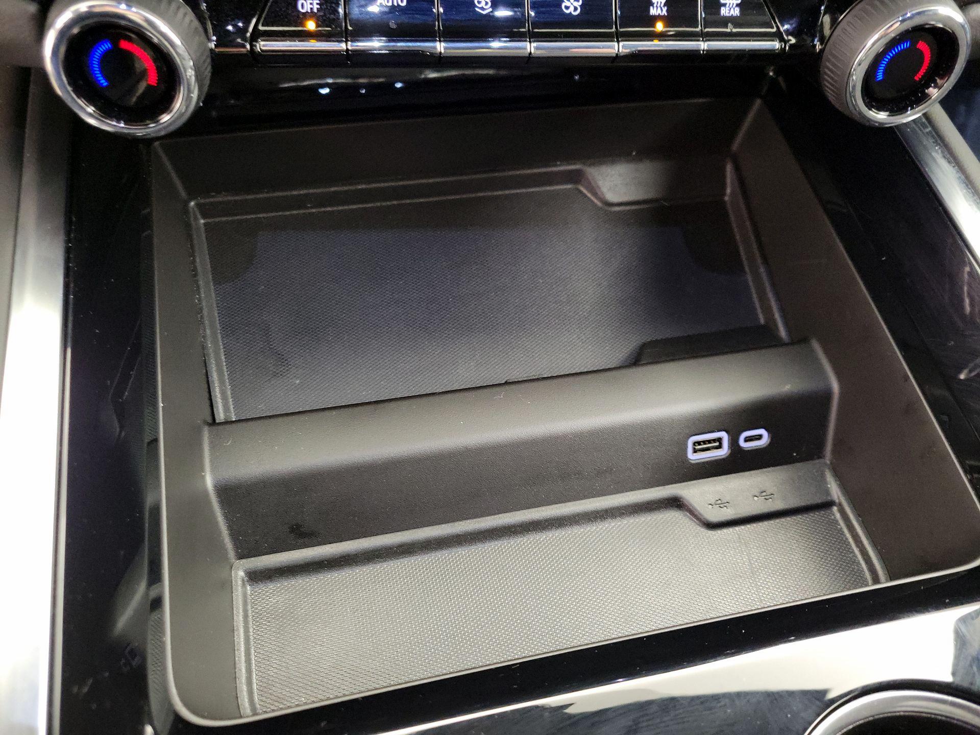 Thumbnail: 2025 Chevrolet Suburban - 18