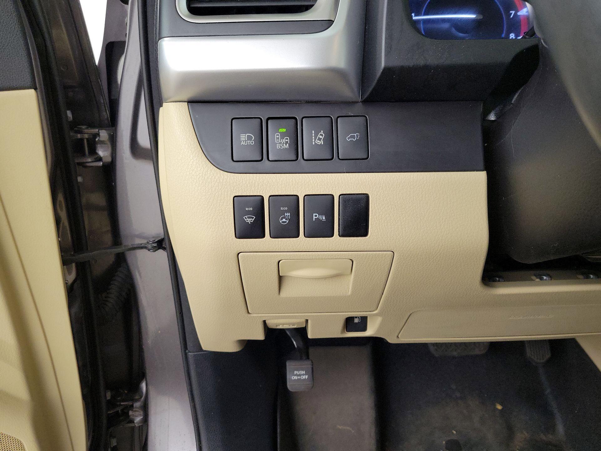 Thumbnail: 2016 Toyota Highlander - 13