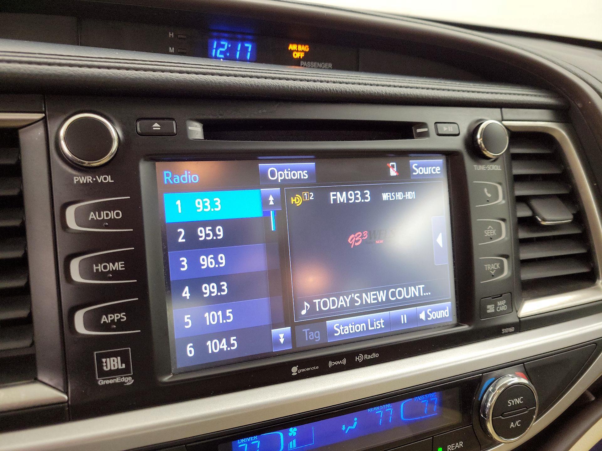 Thumbnail: 2016 Toyota Highlander - 15