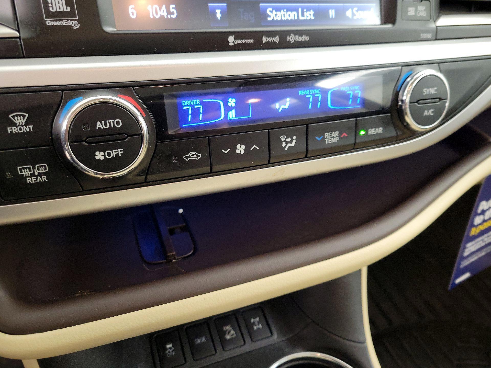 Thumbnail: 2016 Toyota Highlander - 16