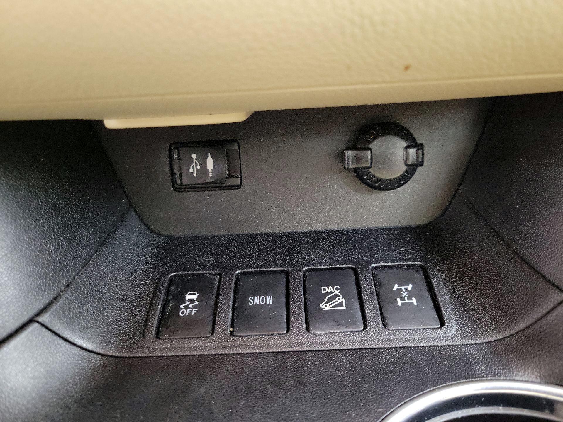 Thumbnail: 2016 Toyota Highlander - 18