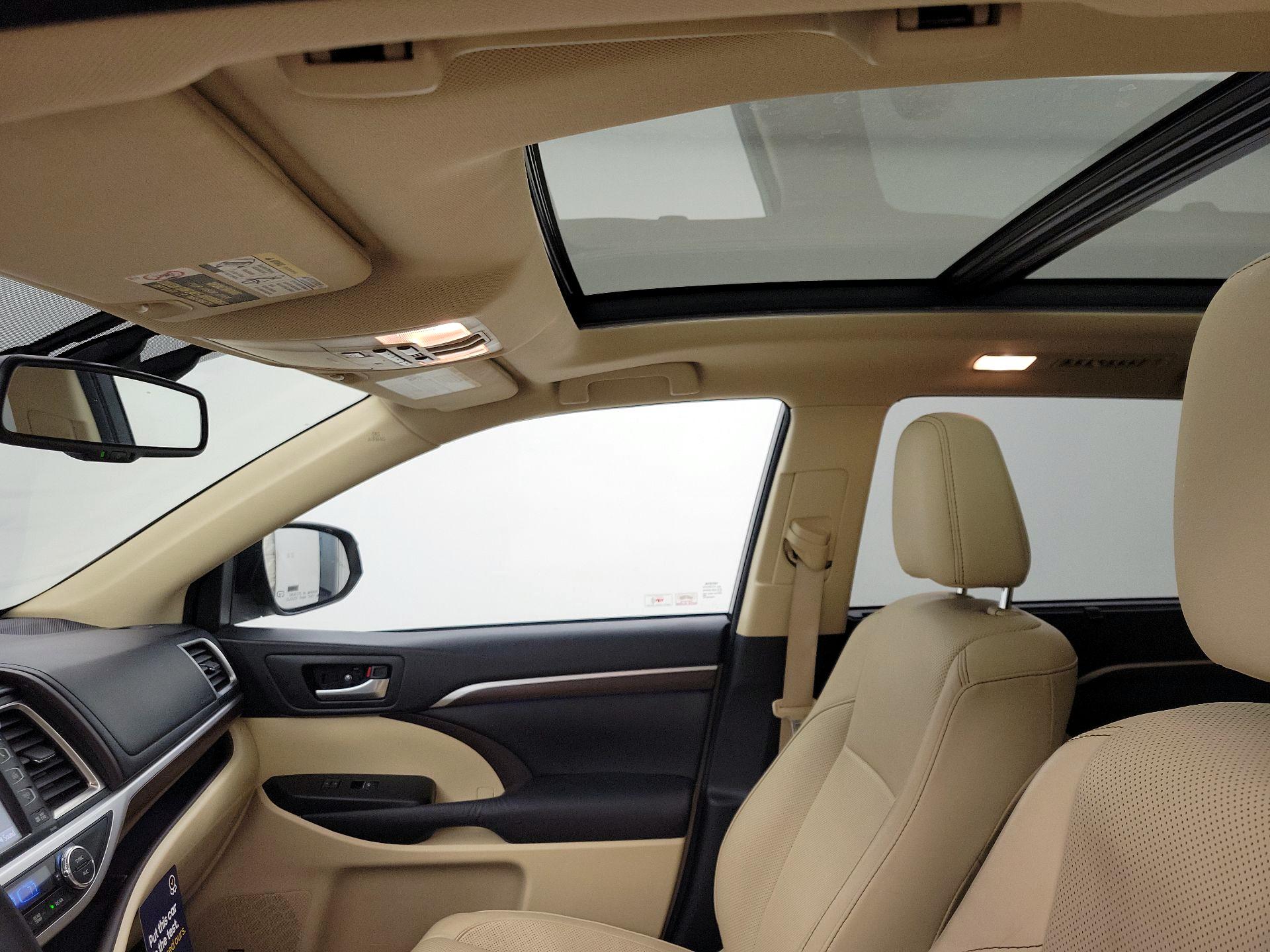 Thumbnail: 2016 Toyota Highlander - 19