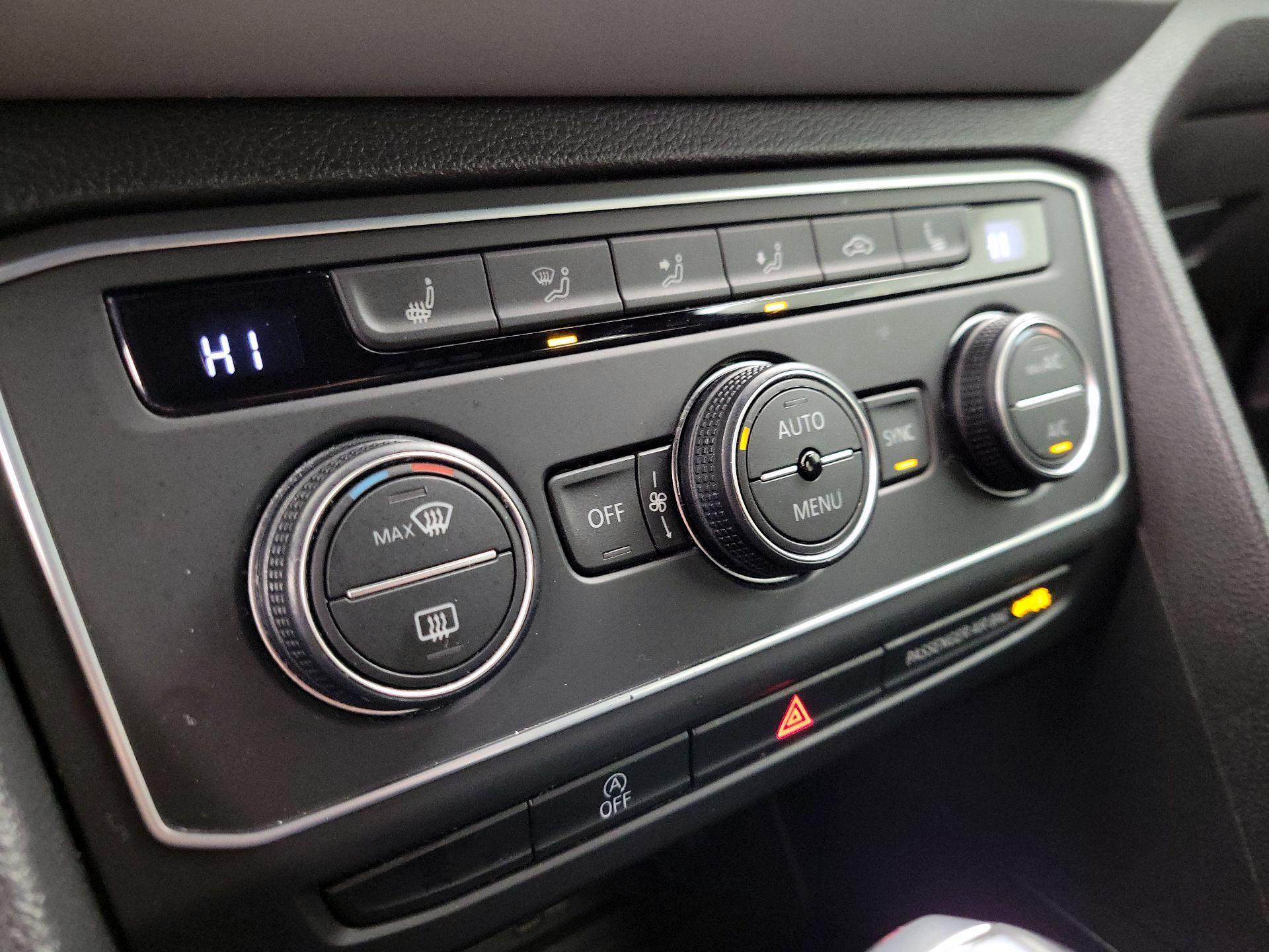 Thumbnail: 2021 Volkswagen Atlas - 16